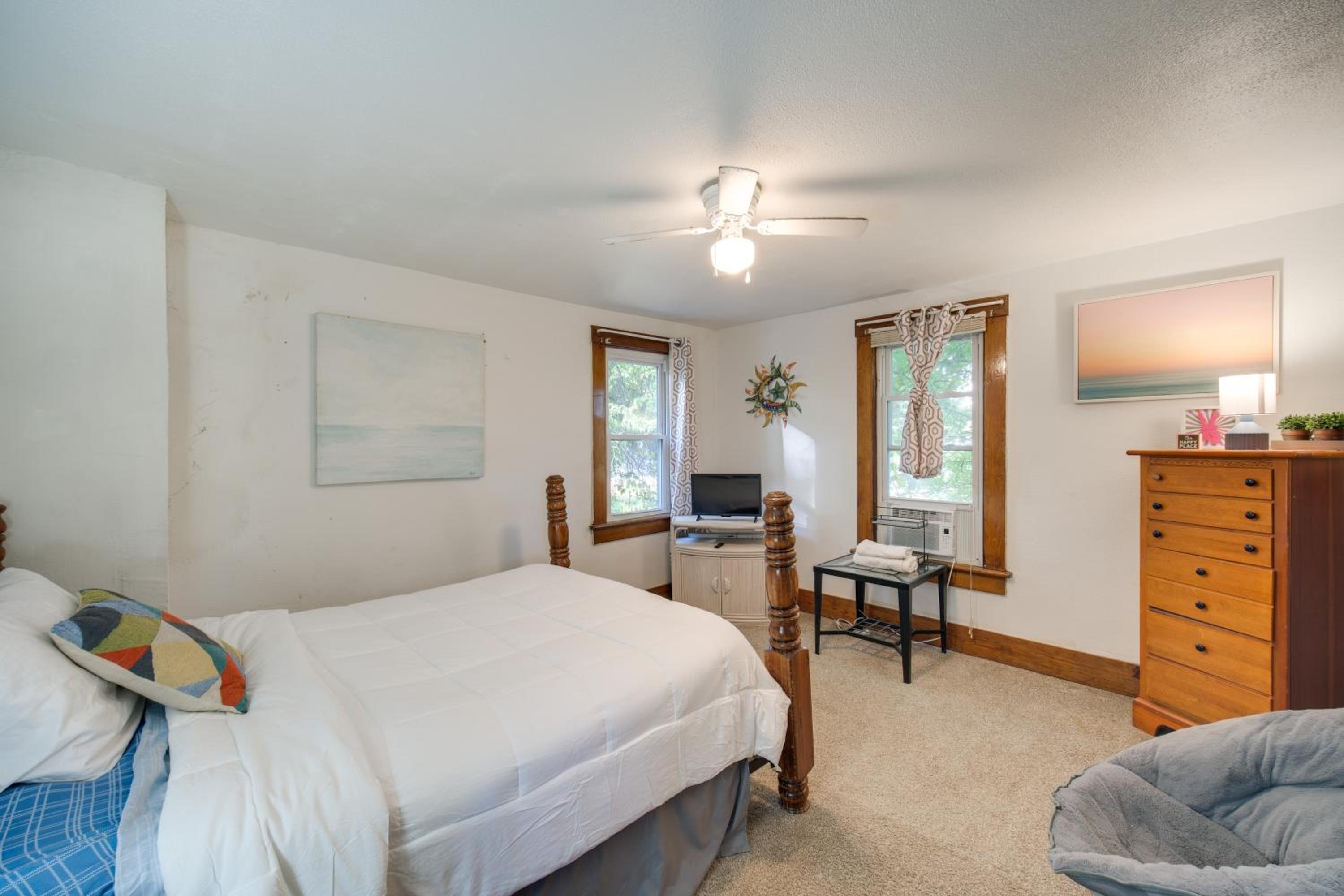 Central Akron Stay! Large Victorian Home with Yard