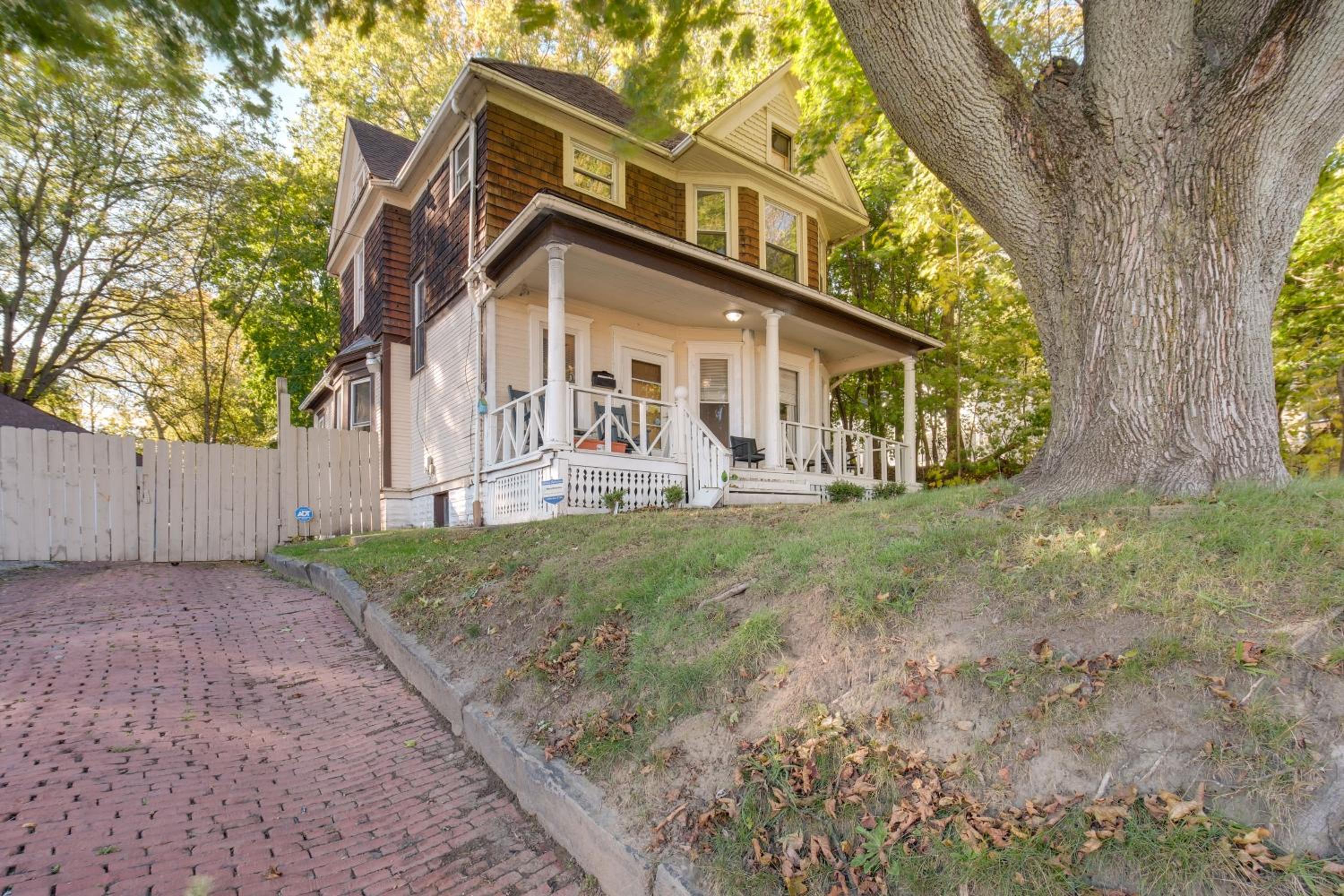 Central Akron Stay! Large Victorian Home with Yard