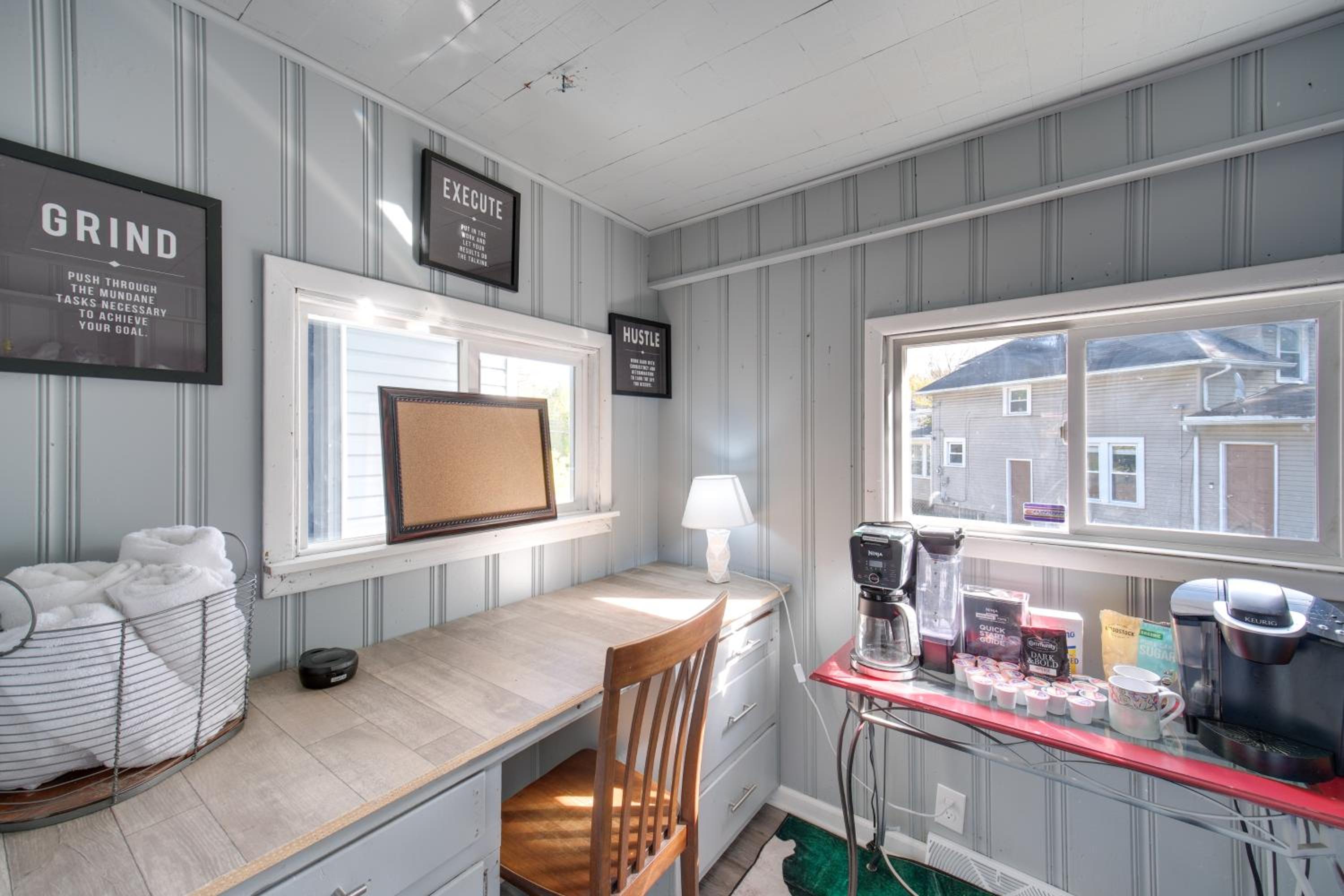 Modern and Convenient! Group Stay in Highland Square