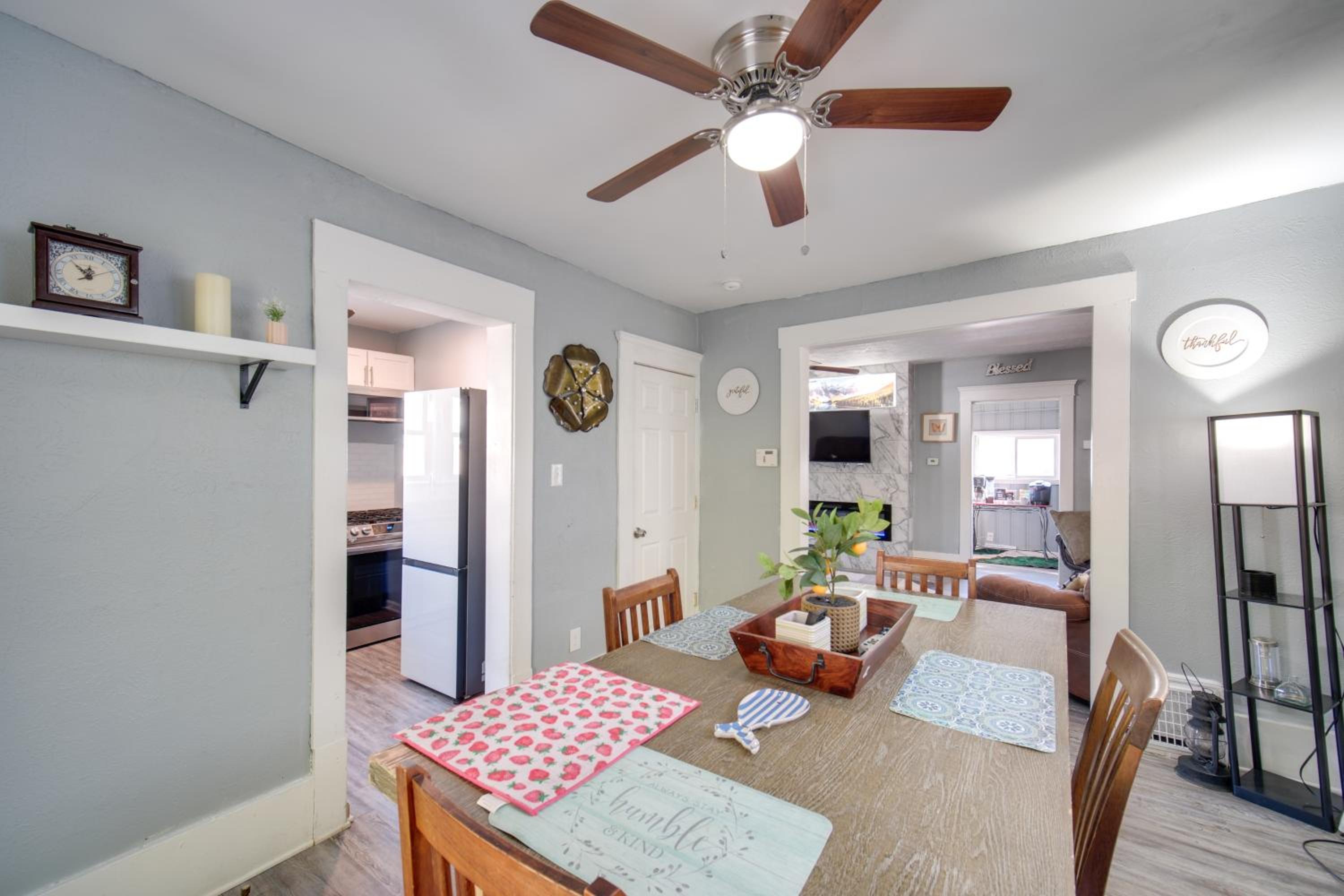 Modern and Convenient! Group Stay in Highland Square