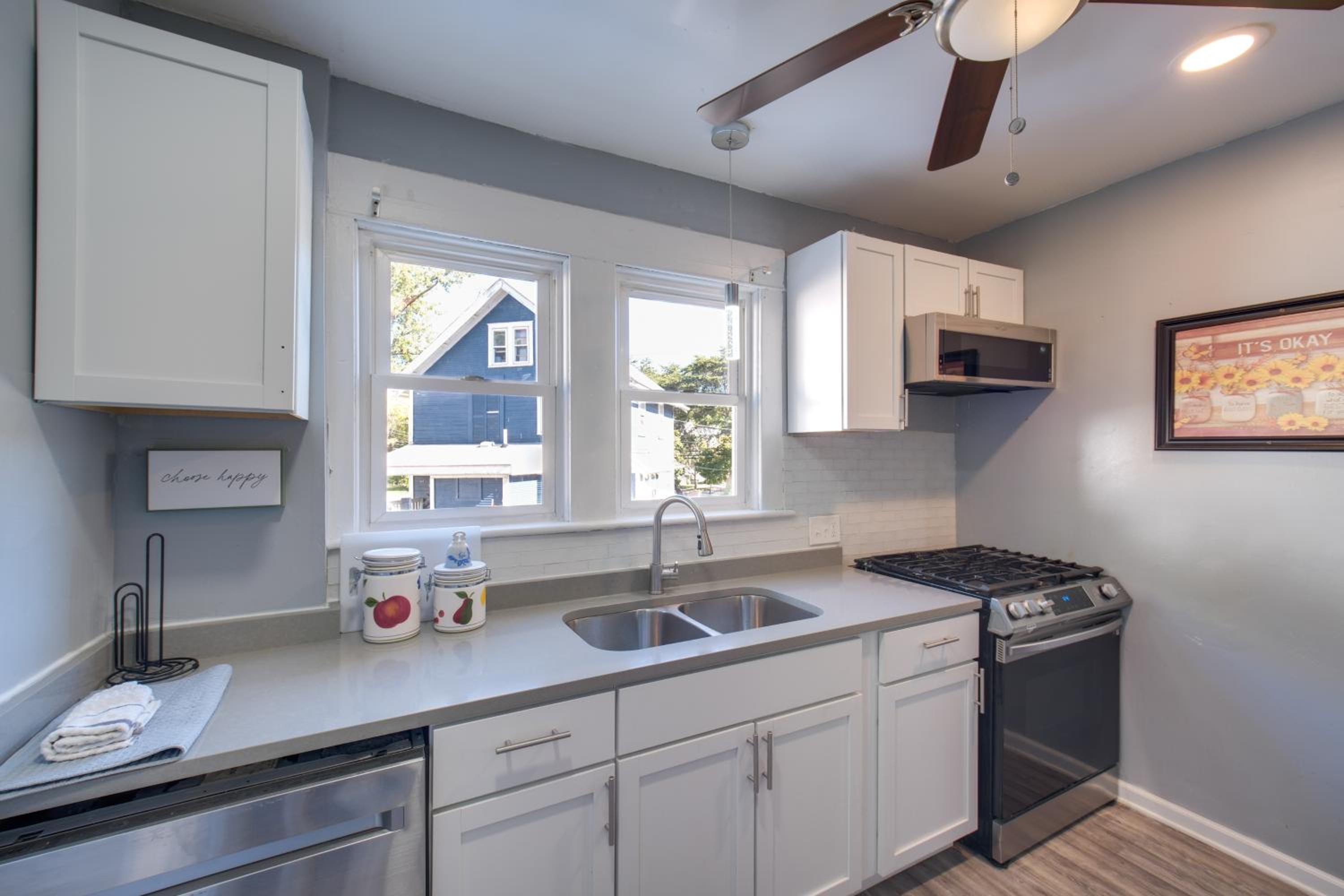 Modern and Convenient! Group Stay in Highland Square