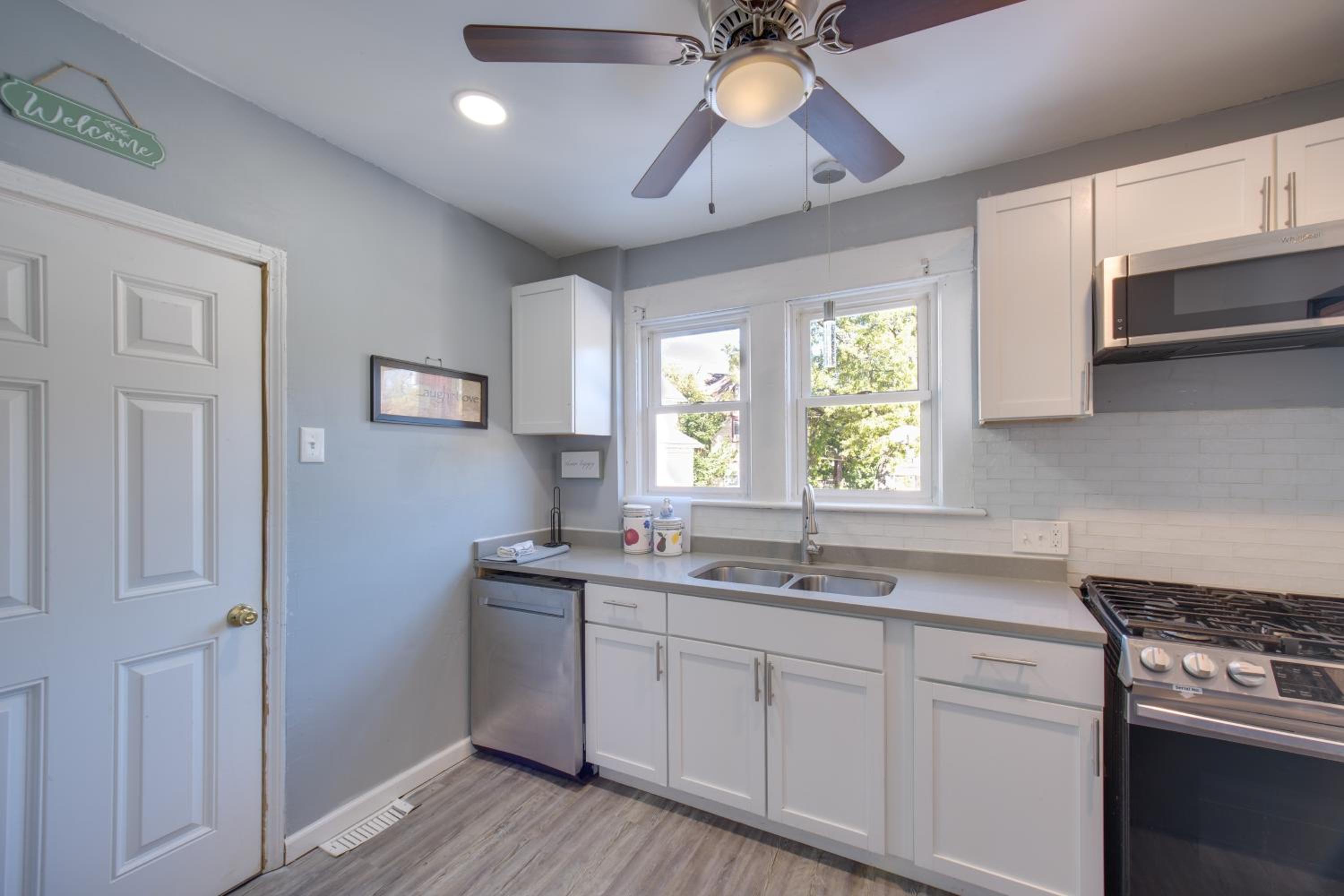 Modern and Convenient! Group Stay in Highland Square