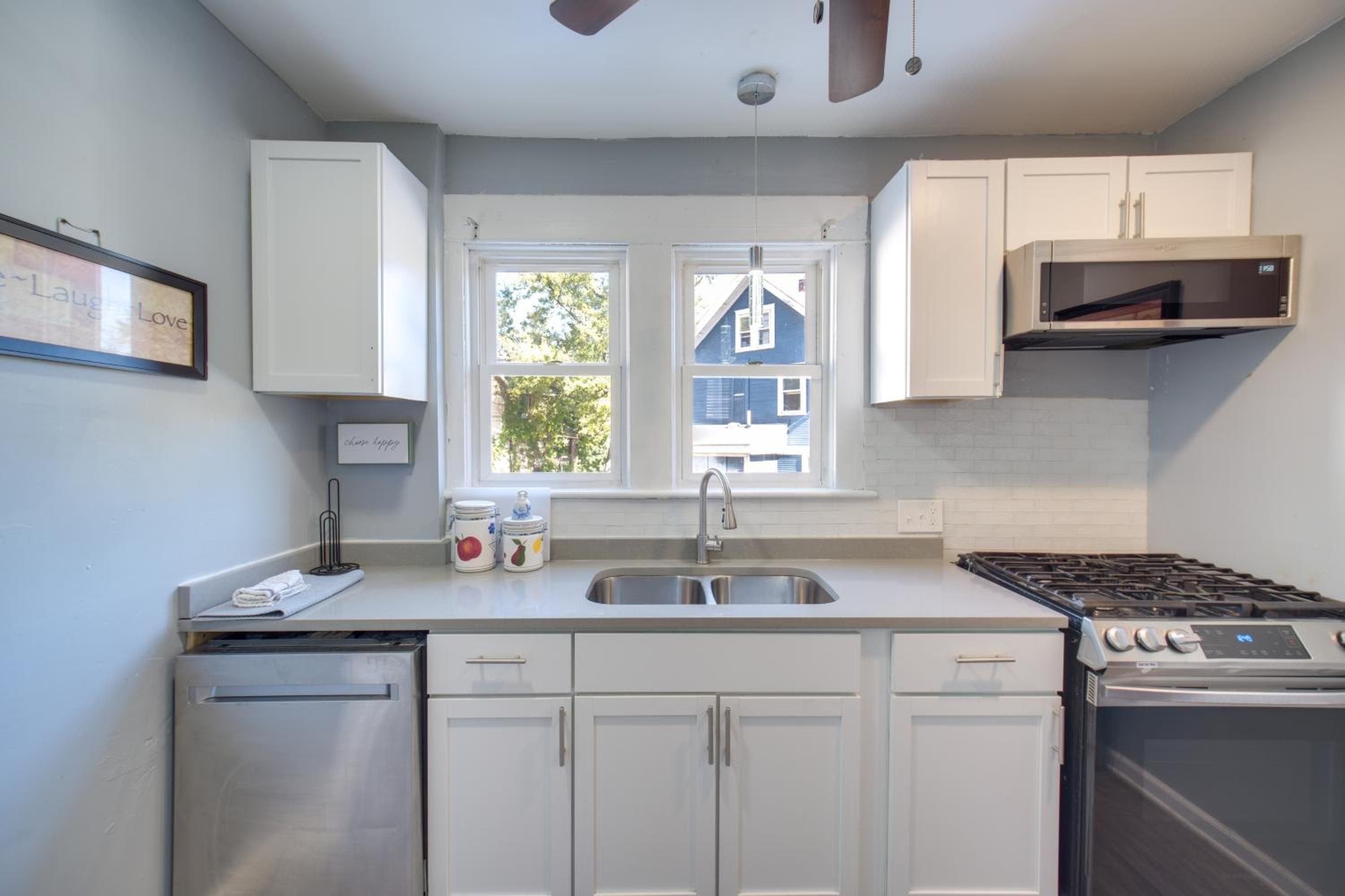 Modern and Convenient! Group Stay in Highland Square
