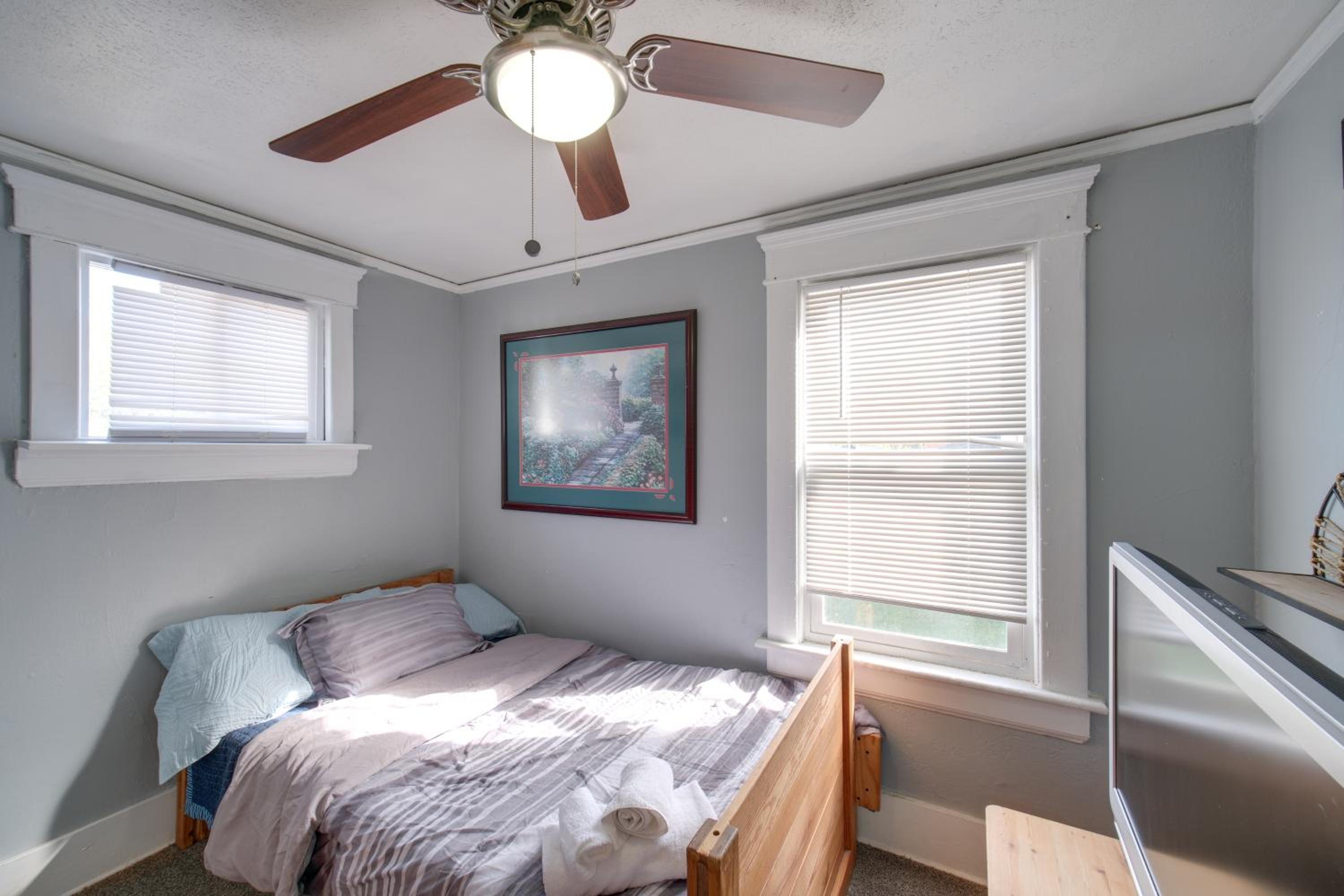 Modern and Convenient! Group Stay in Highland Square