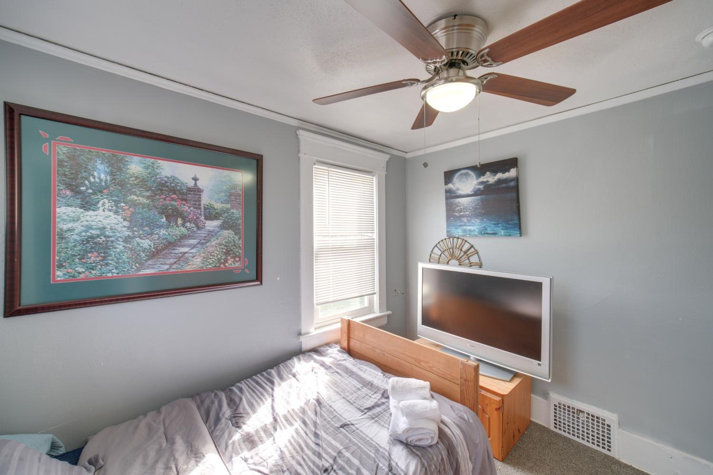 Modern and Convenient! Group Stay in Highland Square