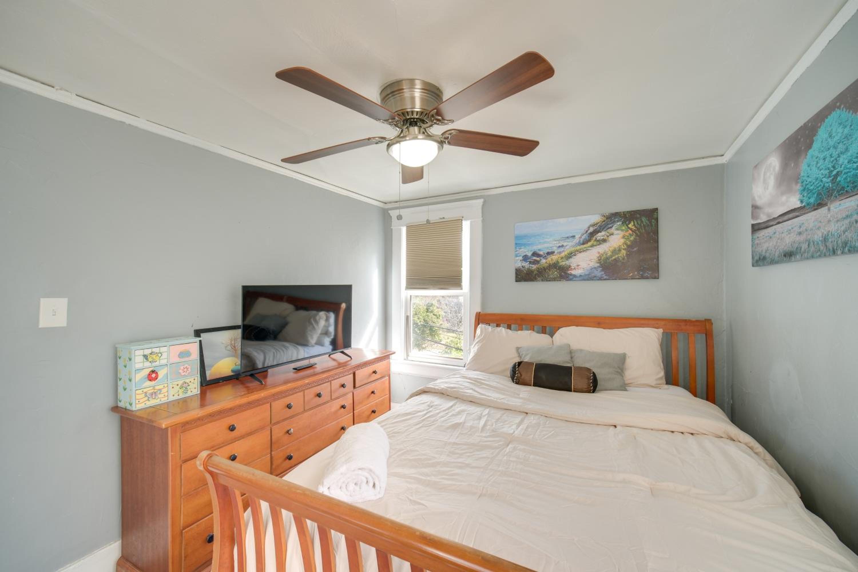 Modern and Convenient! Group Stay in Highland Square