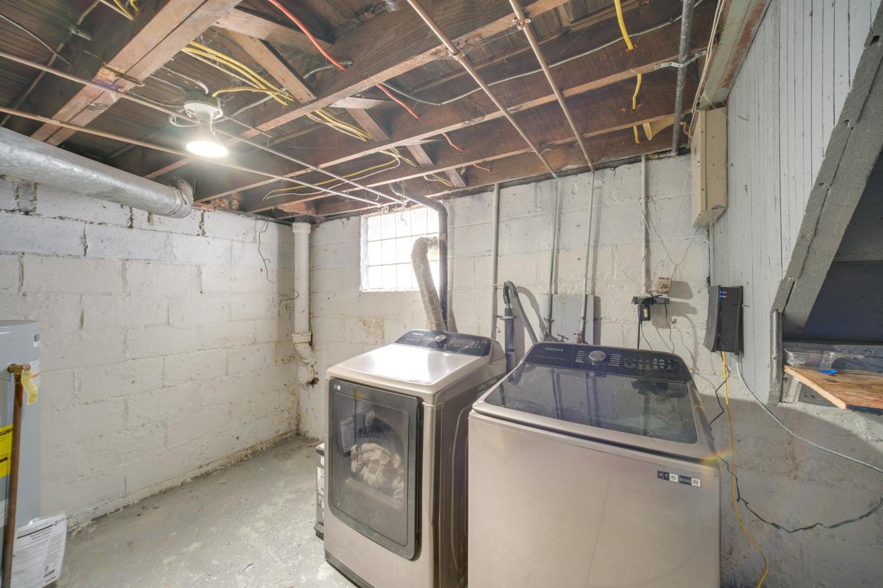 Modern and Convenient! Group Stay in Highland Square