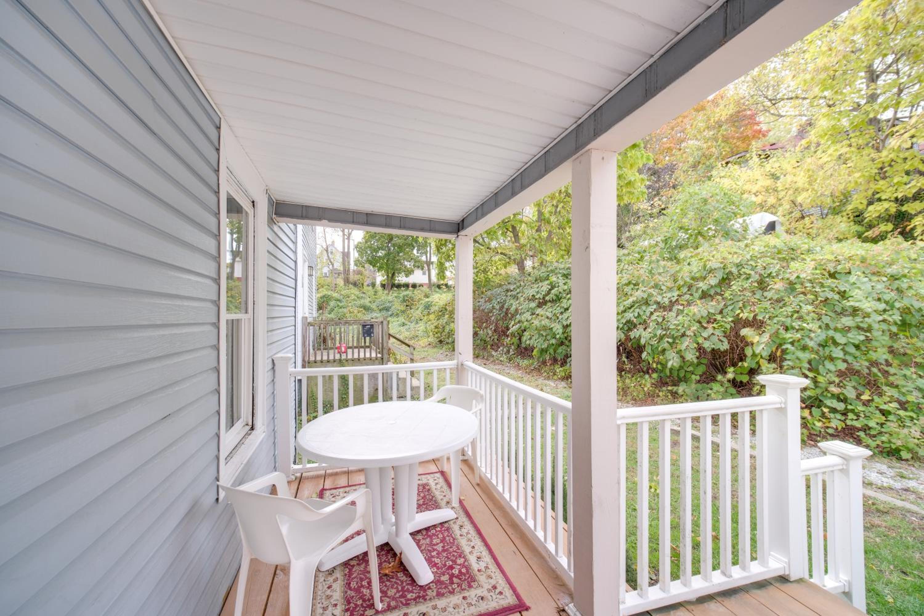 Modern and Convenient! Group Stay in Highland Square