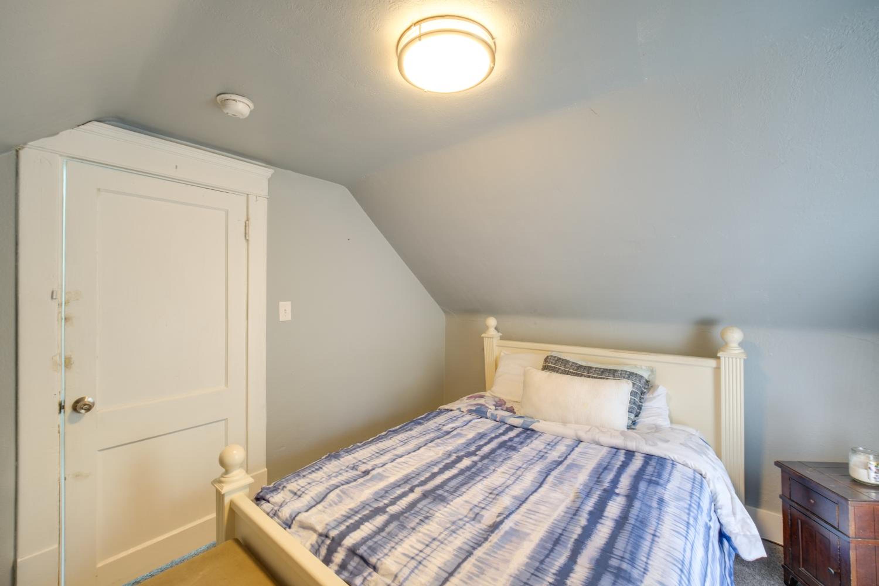 Modern and Convenient! Group Stay in Highland Square