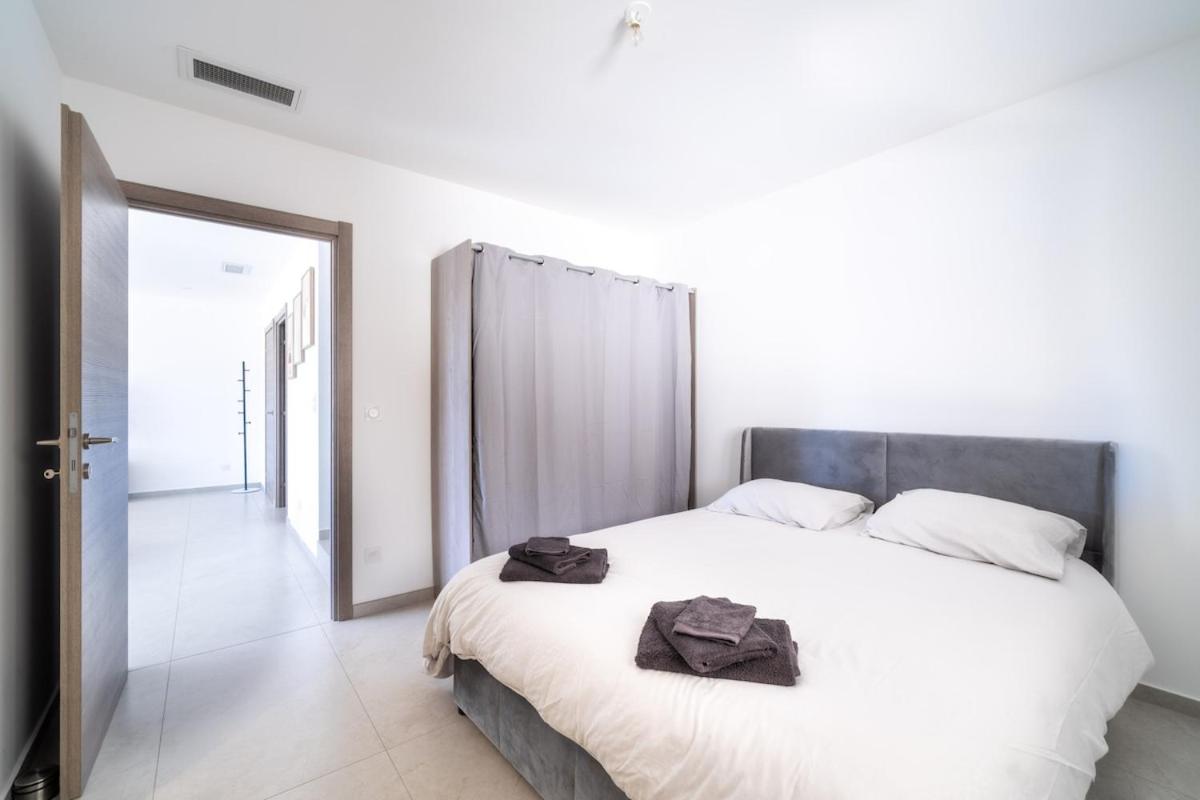 Villa équipée piscine 12 pers Beaucaire proche Nîmes Arles Camargue