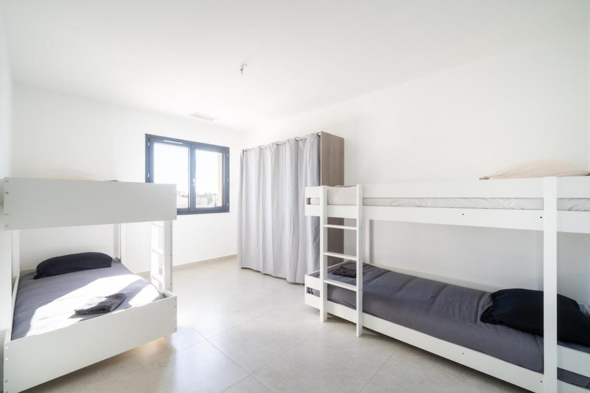 Villa équipée piscine 12 pers Beaucaire proche Nîmes Arles Camargue