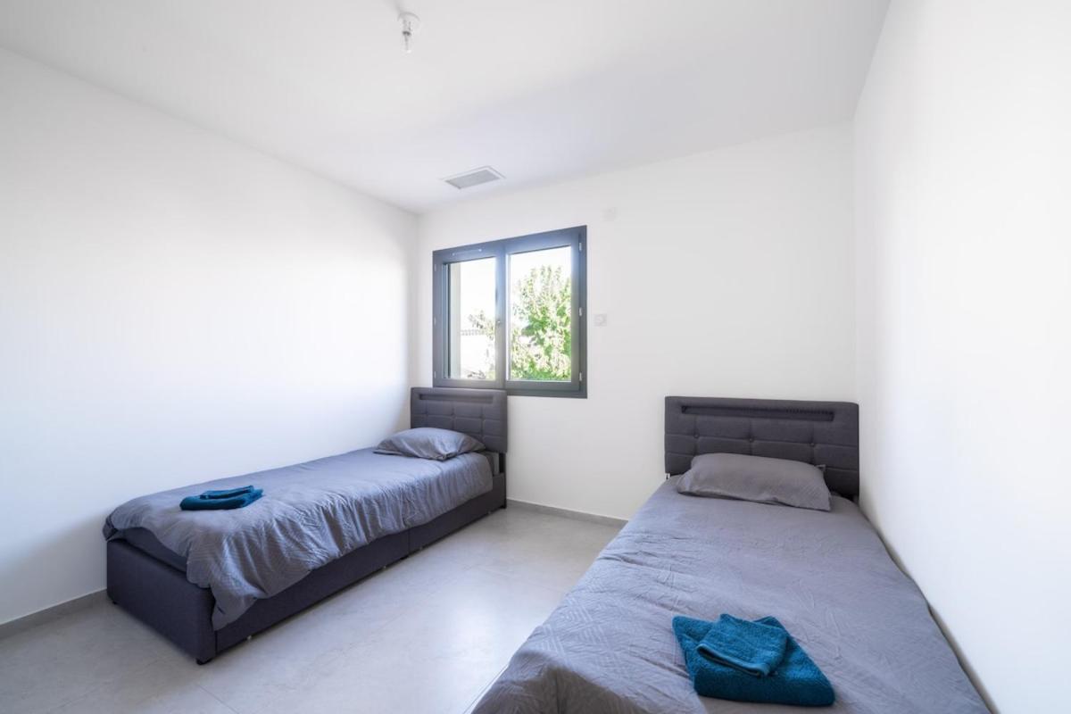 Villa équipée piscine 12 pers Beaucaire proche Nîmes Arles Camargue