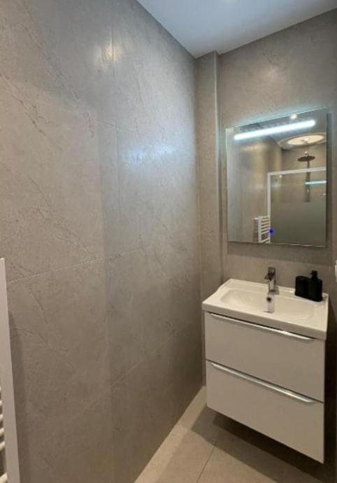 Villa équipée piscine 12 pers Beaucaire proche Nîmes Arles Camargue
