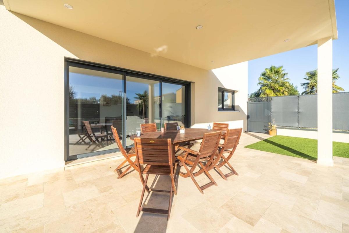 Villa équipée piscine 12 pers Beaucaire proche Nîmes Arles Camargue