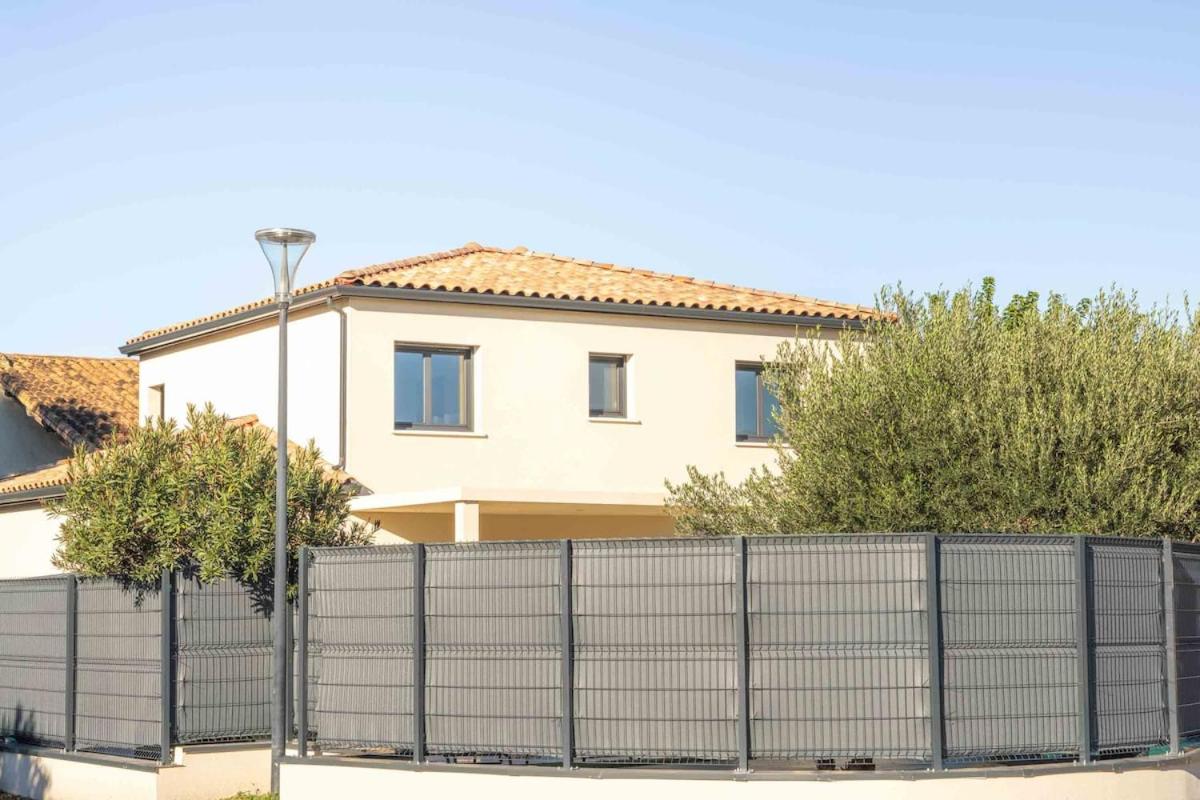 Villa équipée piscine 12 pers Beaucaire proche Nîmes Arles Camargue