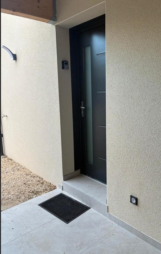Villa équipée piscine 12 pers Beaucaire proche Nîmes Arles Camargue