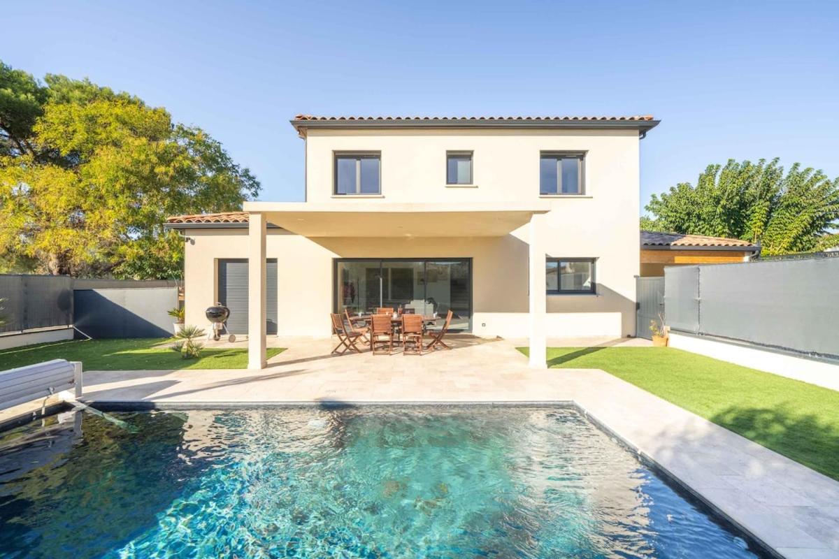 Villa équipée piscine 12 pers Beaucaire proche Nîmes Arles Camargue