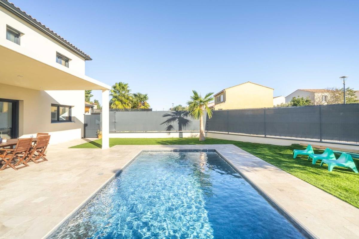 Villa équipée piscine 12 pers Beaucaire proche Nîmes Arles Camargue