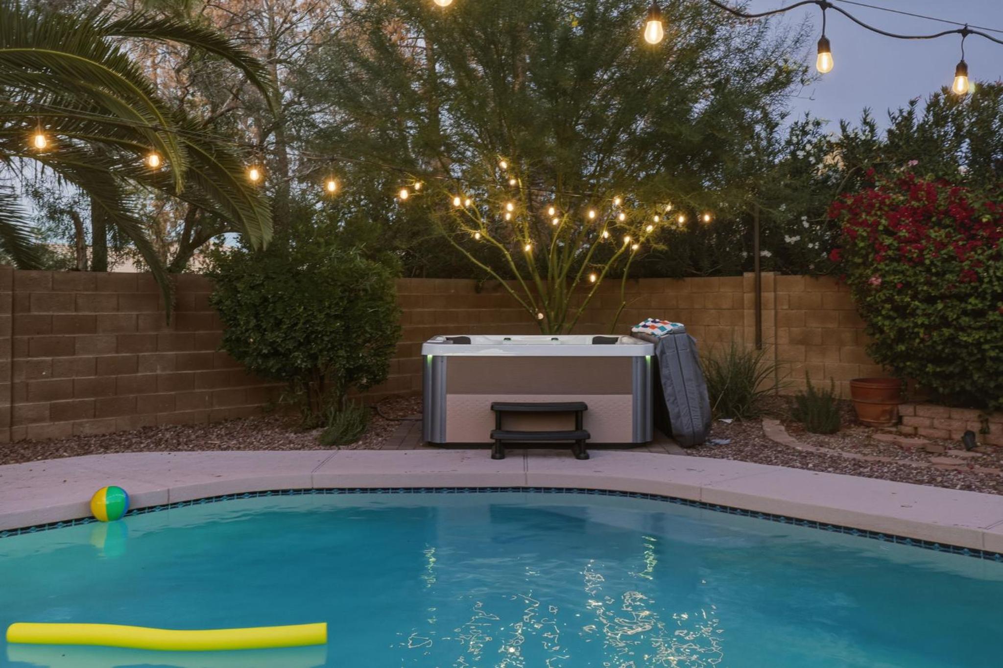 Sparkling Saltwater Pool - Spa - Firepit - WiFi - 4BR 3BA - Near Top Golf Courses