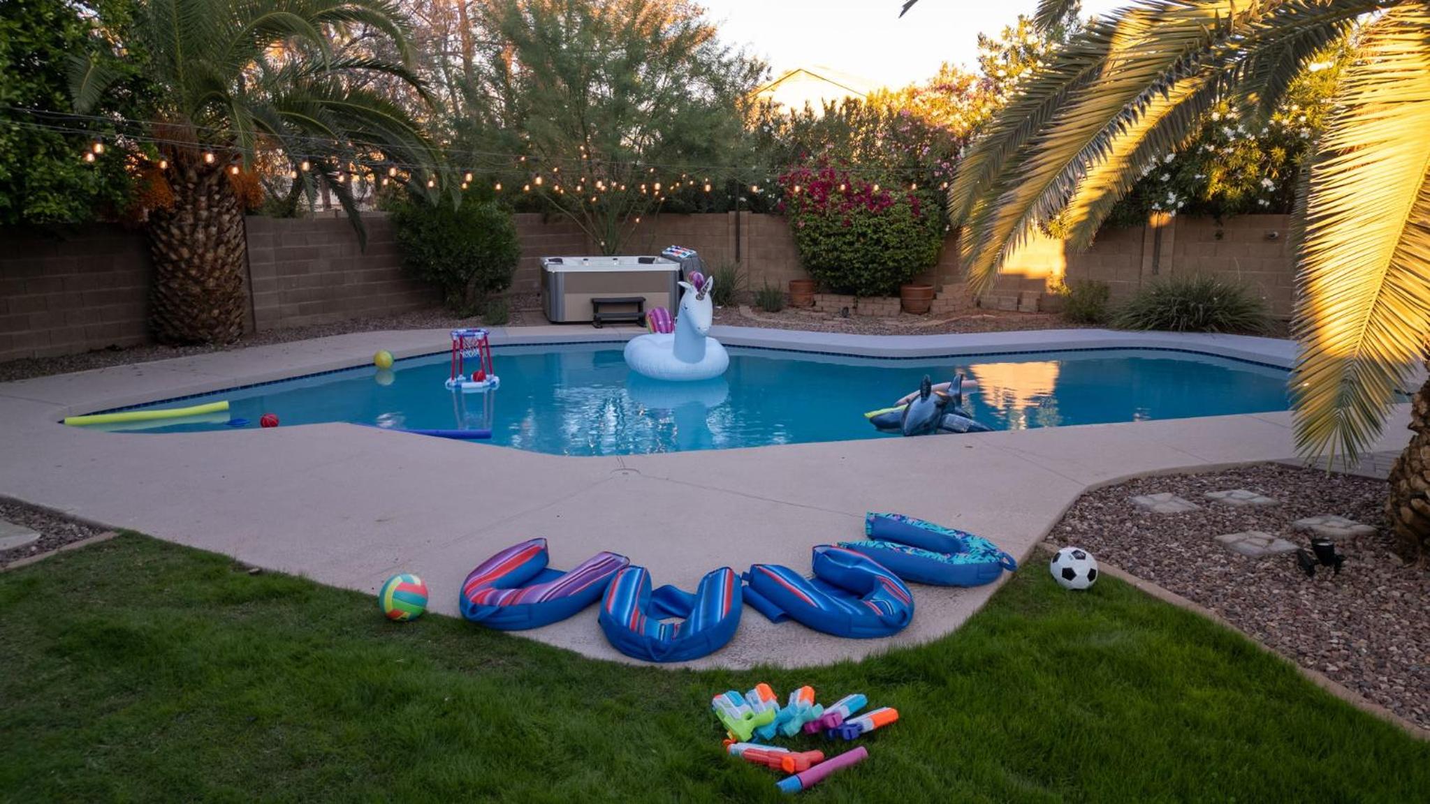 Sparkling Saltwater Pool - Spa - Firepit - WiFi - 4BR 3BA - Near Top Golf Courses