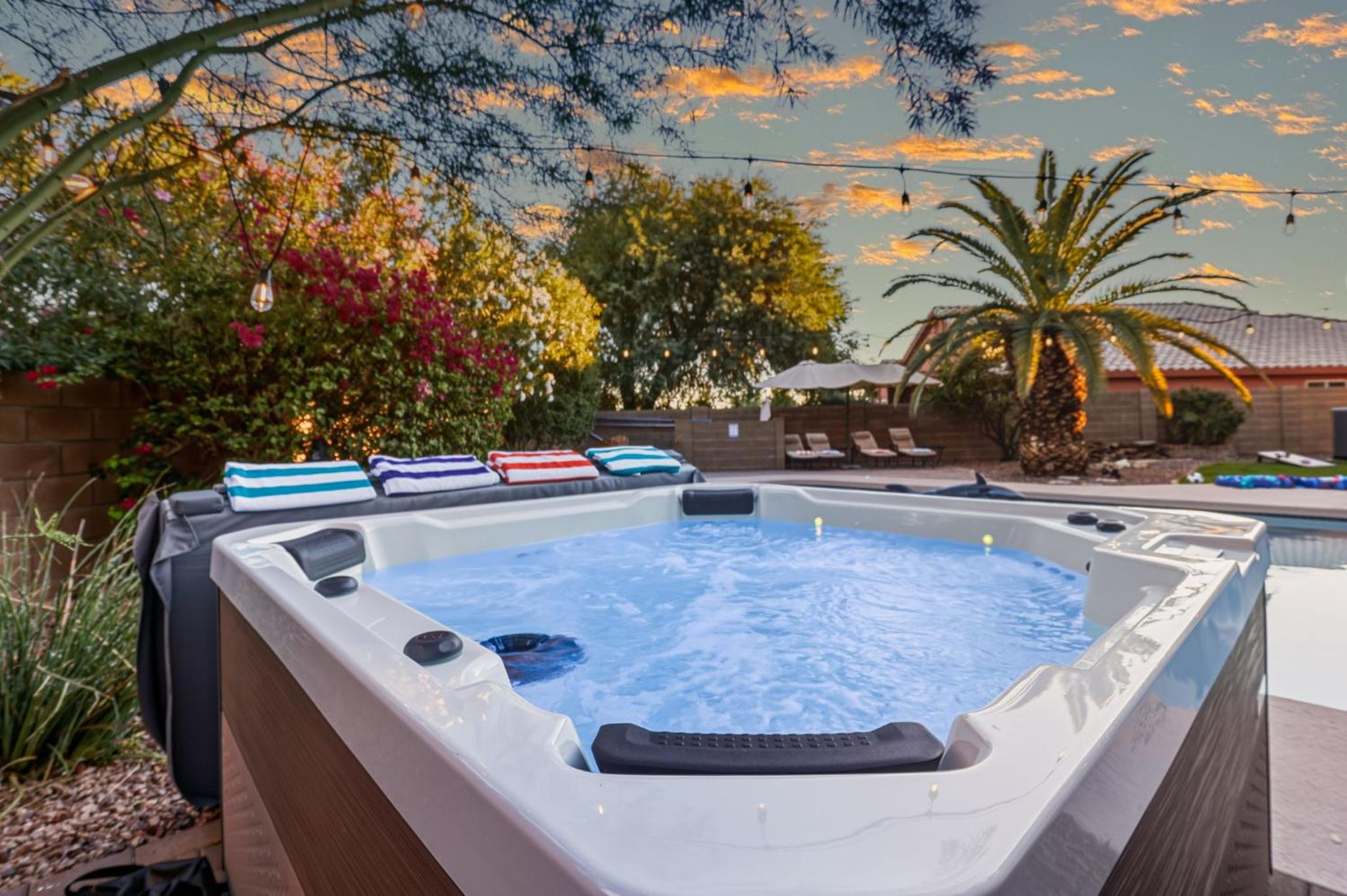 Sparkling Saltwater Pool - Spa - Firepit - WiFi - 4BR 3BA - Near Top Golf Courses