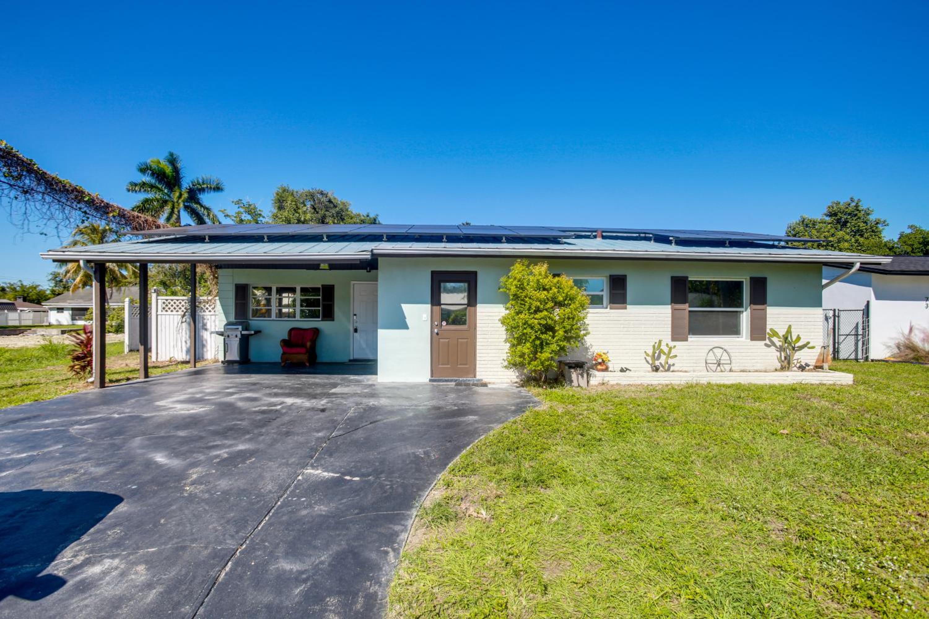 Dock and Canal Access! Home 2 Mi to Dtwn Fort Myers