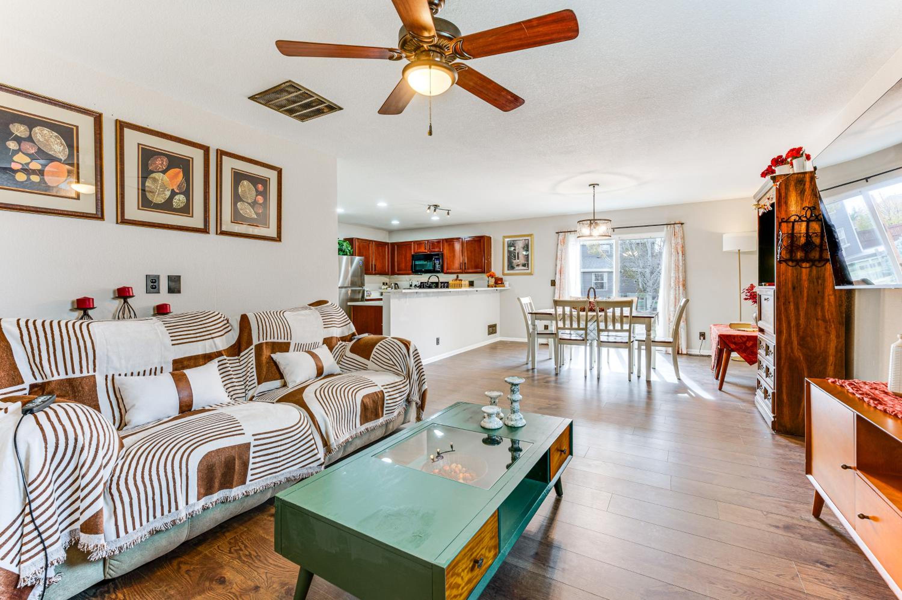Fenced-In Yard with Deck Pet-Friendly Lochbuie Home