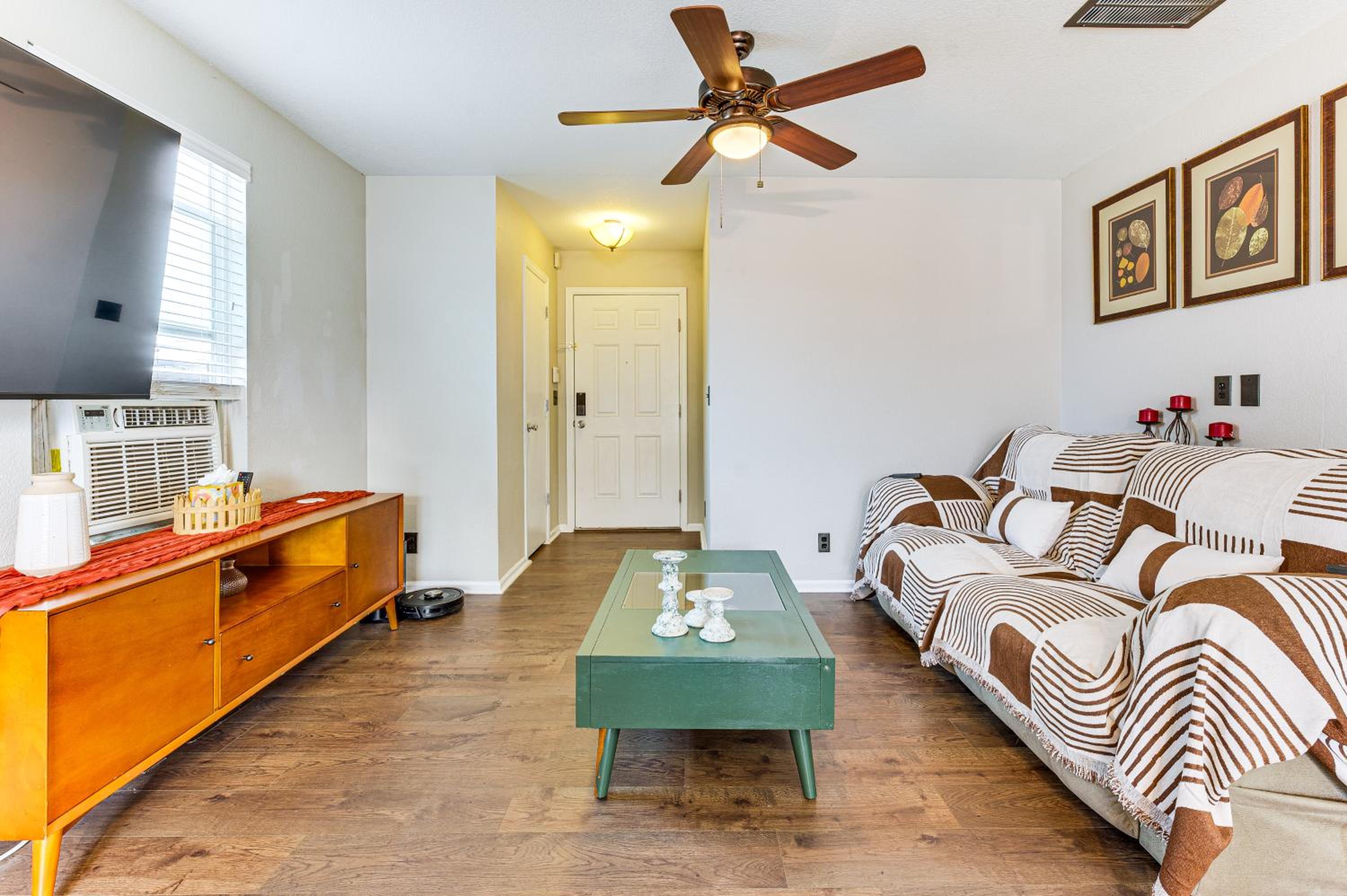 Fenced-In Yard with Deck Pet-Friendly Lochbuie Home