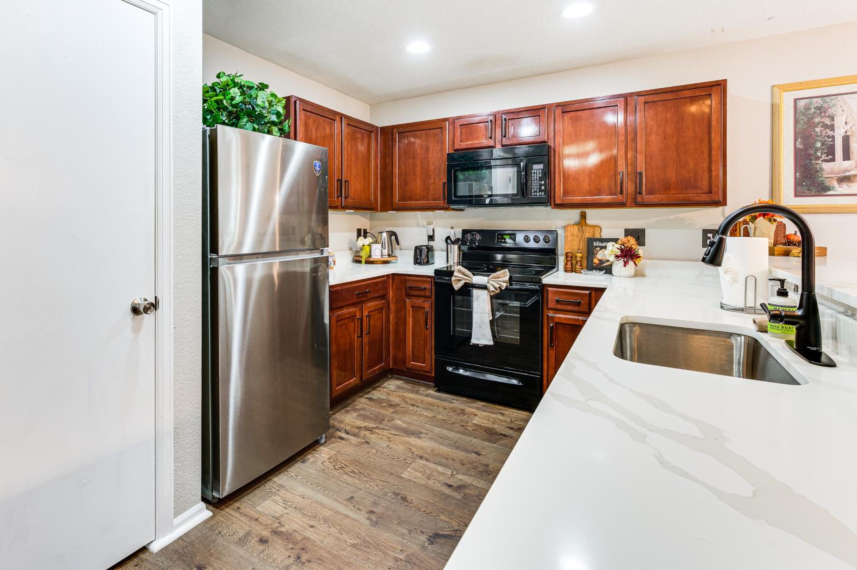 Fenced-In Yard with Deck Pet-Friendly Lochbuie Home
