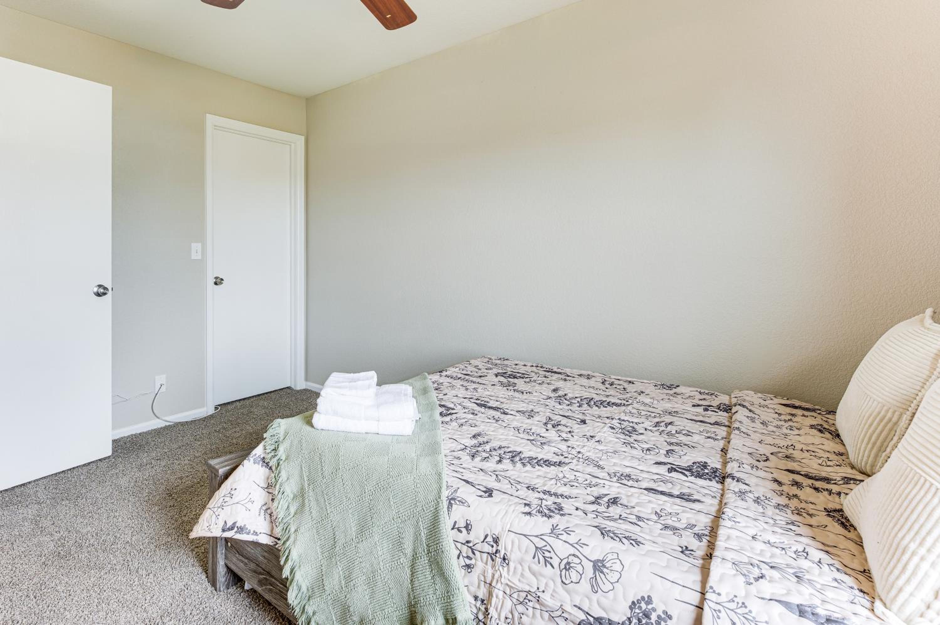 Fenced-In Yard with Deck Pet-Friendly Lochbuie Home