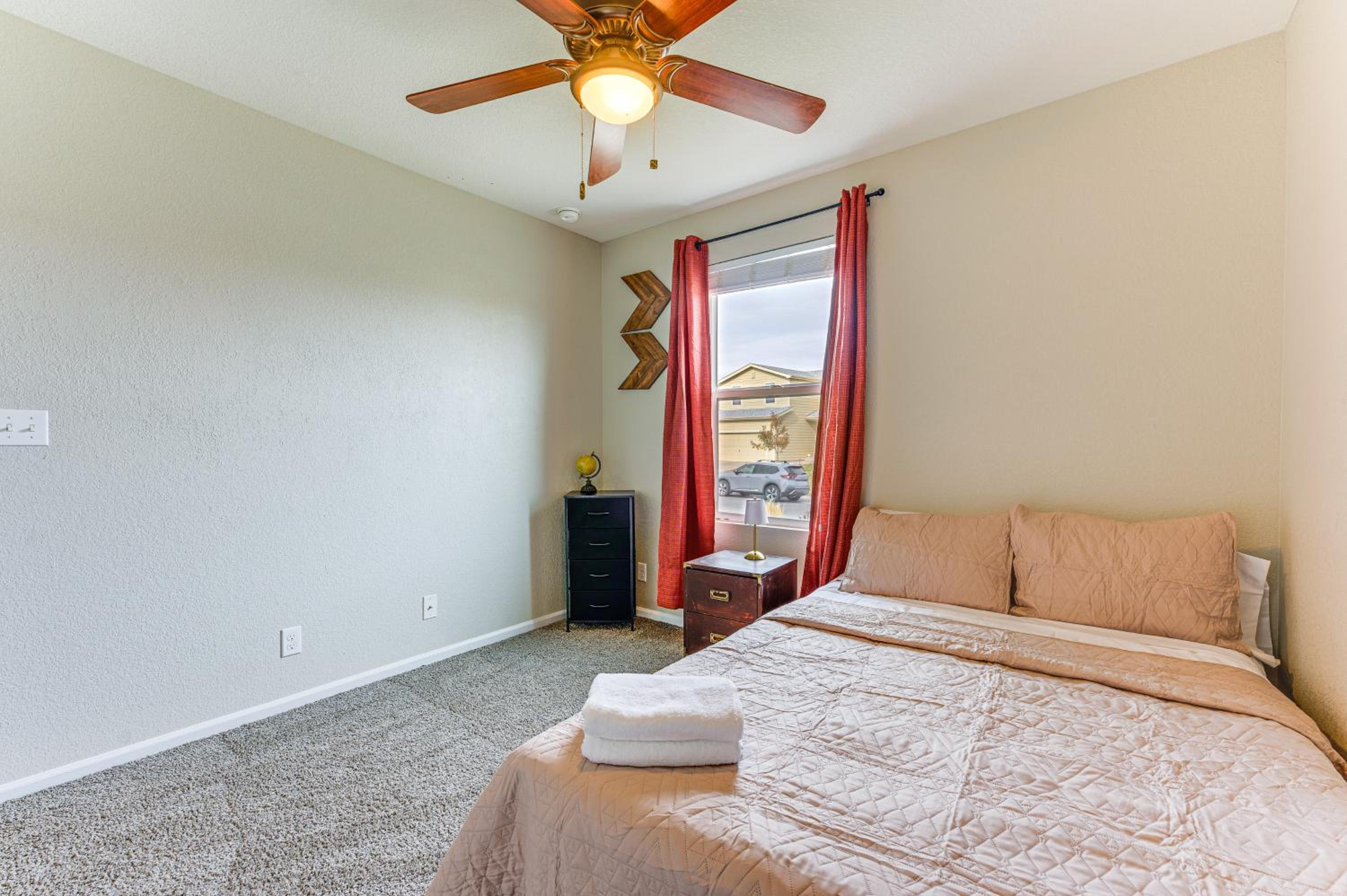 Fenced-In Yard with Deck Pet-Friendly Lochbuie Home