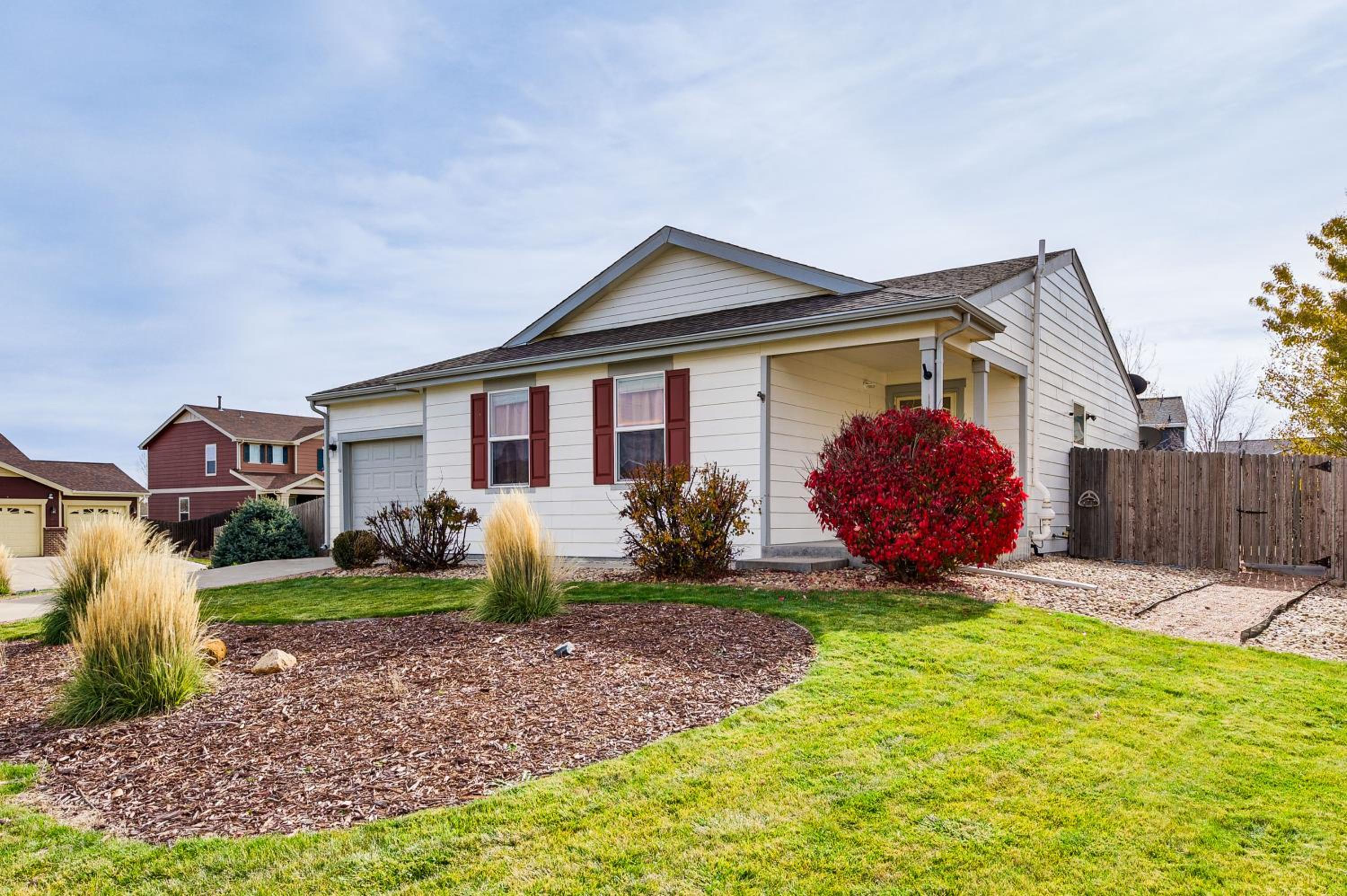 Fenced-In Yard with Deck Pet-Friendly Lochbuie Home