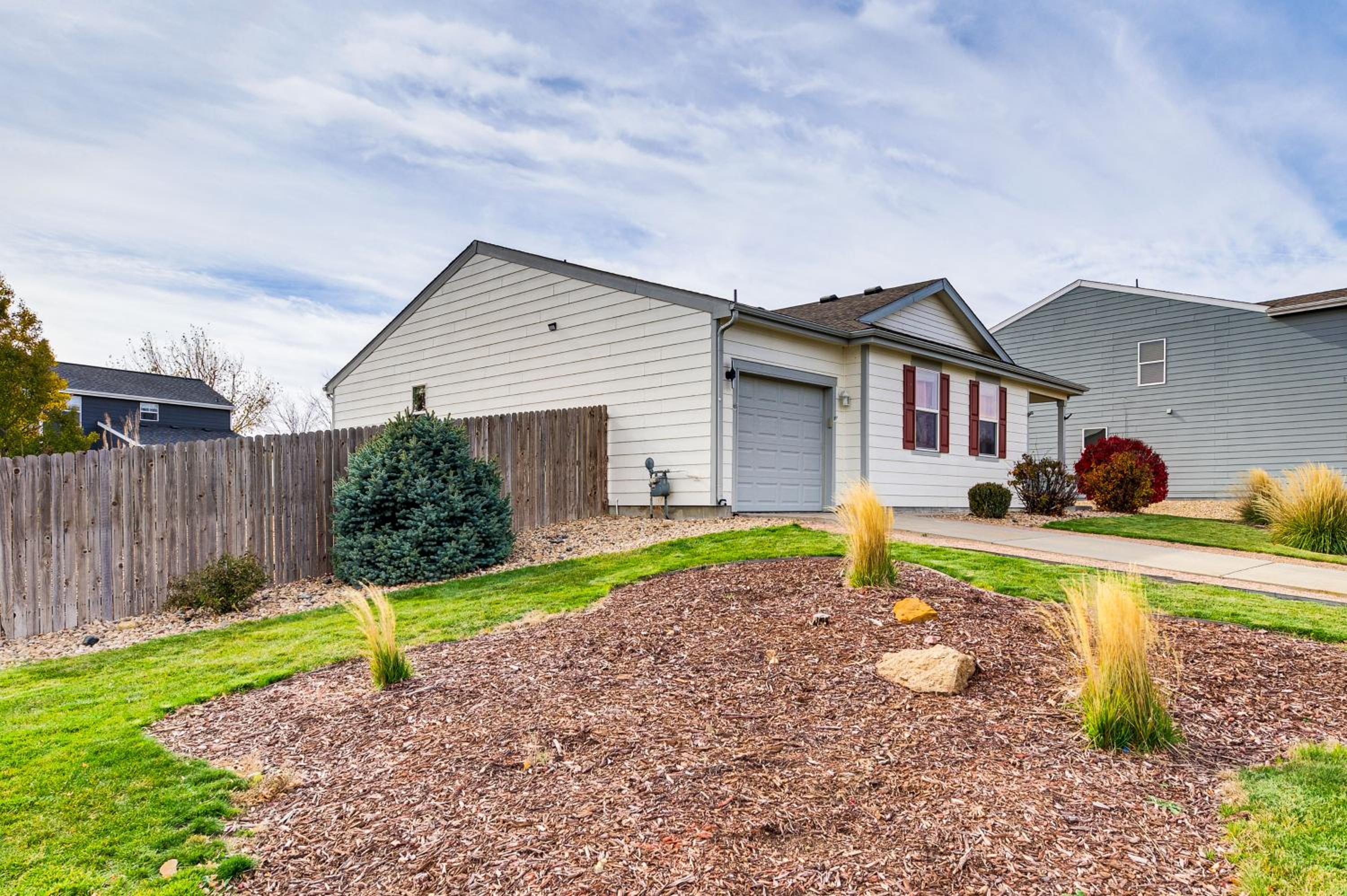 Fenced-In Yard with Deck Pet-Friendly Lochbuie Home