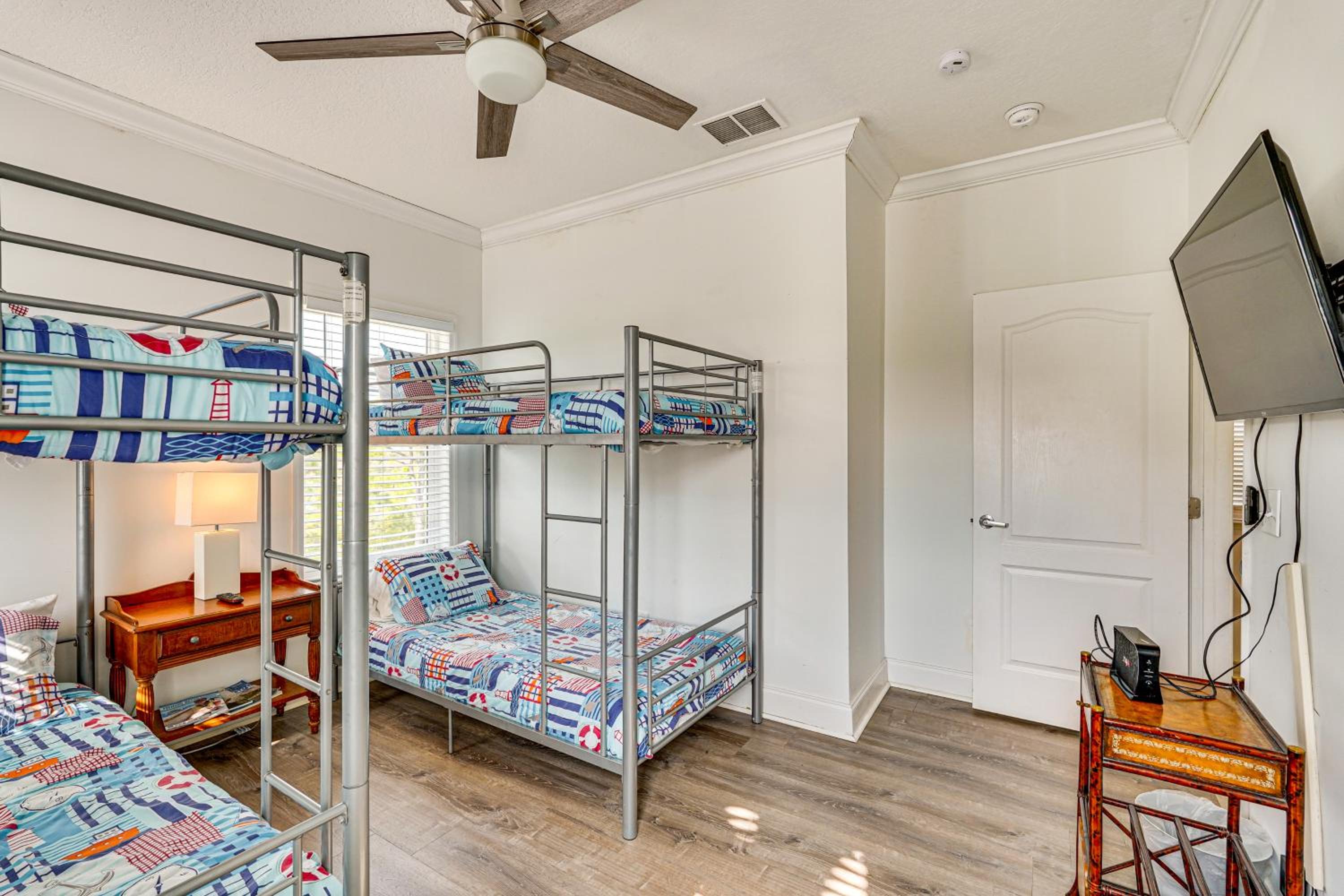 Walk to Beach! Getaway with Dock on St Joseph Bay