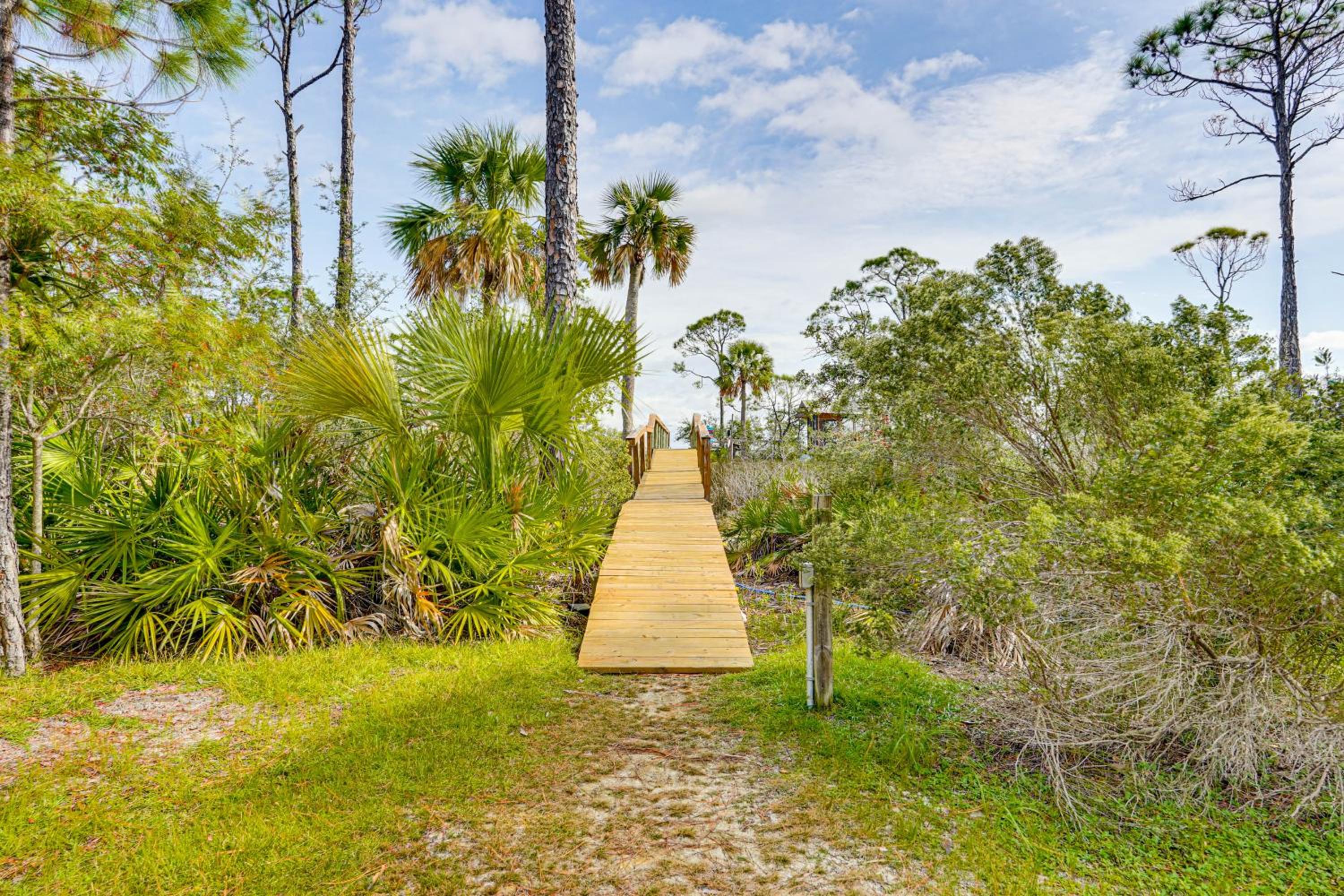 Walk to Beach! Getaway with Dock on St Joseph Bay