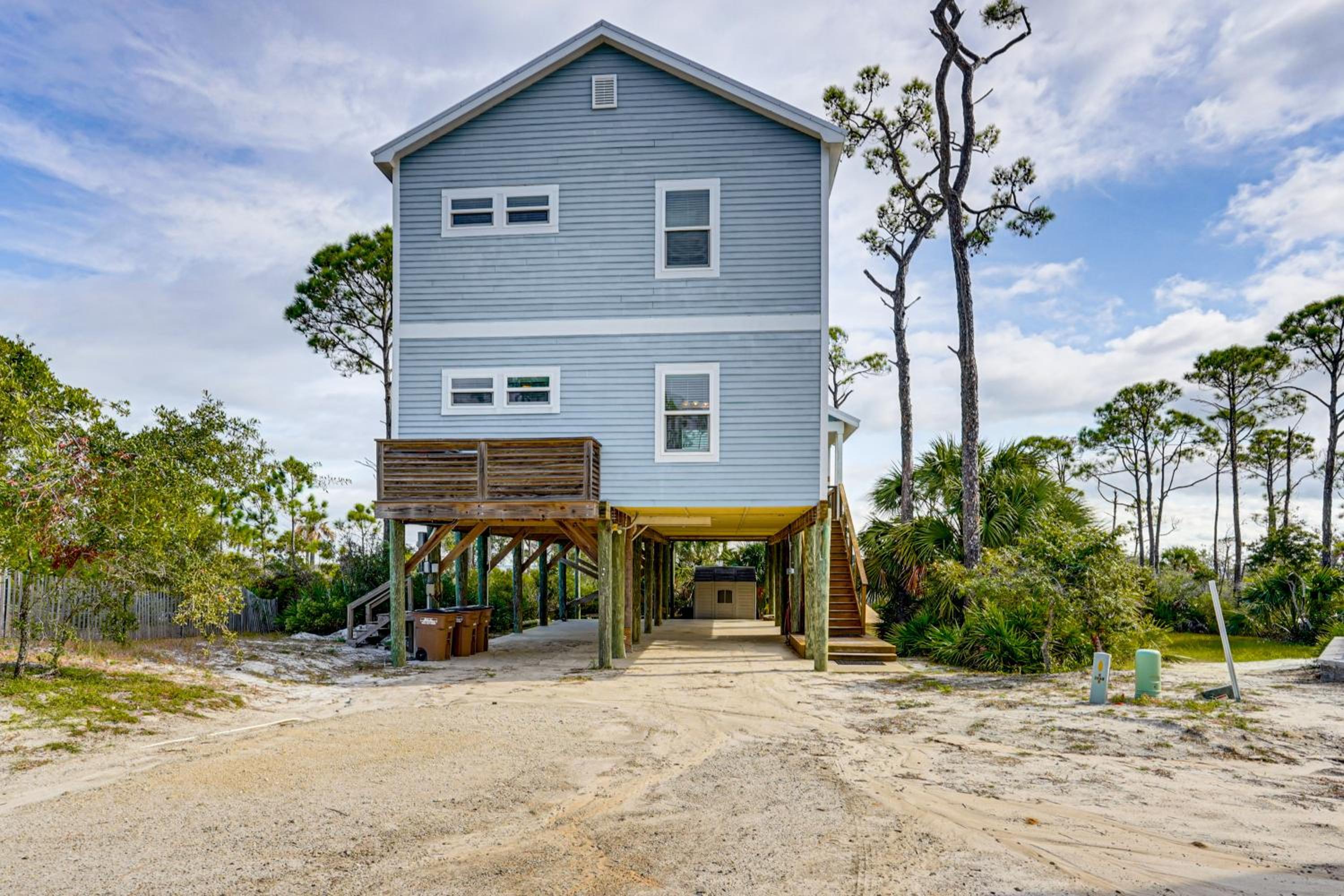 Walk to Beach! Getaway with Dock on St Joseph Bay