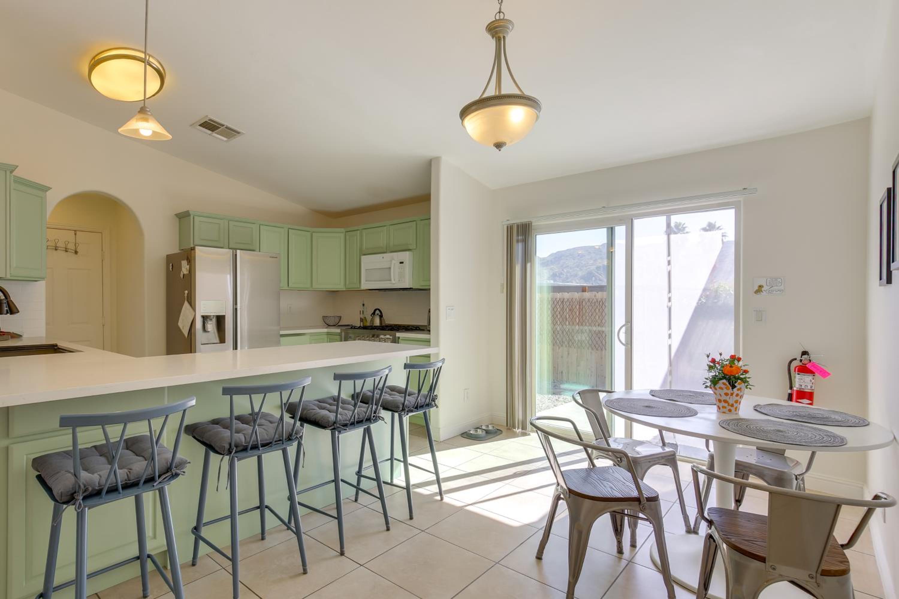 Family Home, 7 Mi to Joshua Tree National Park!