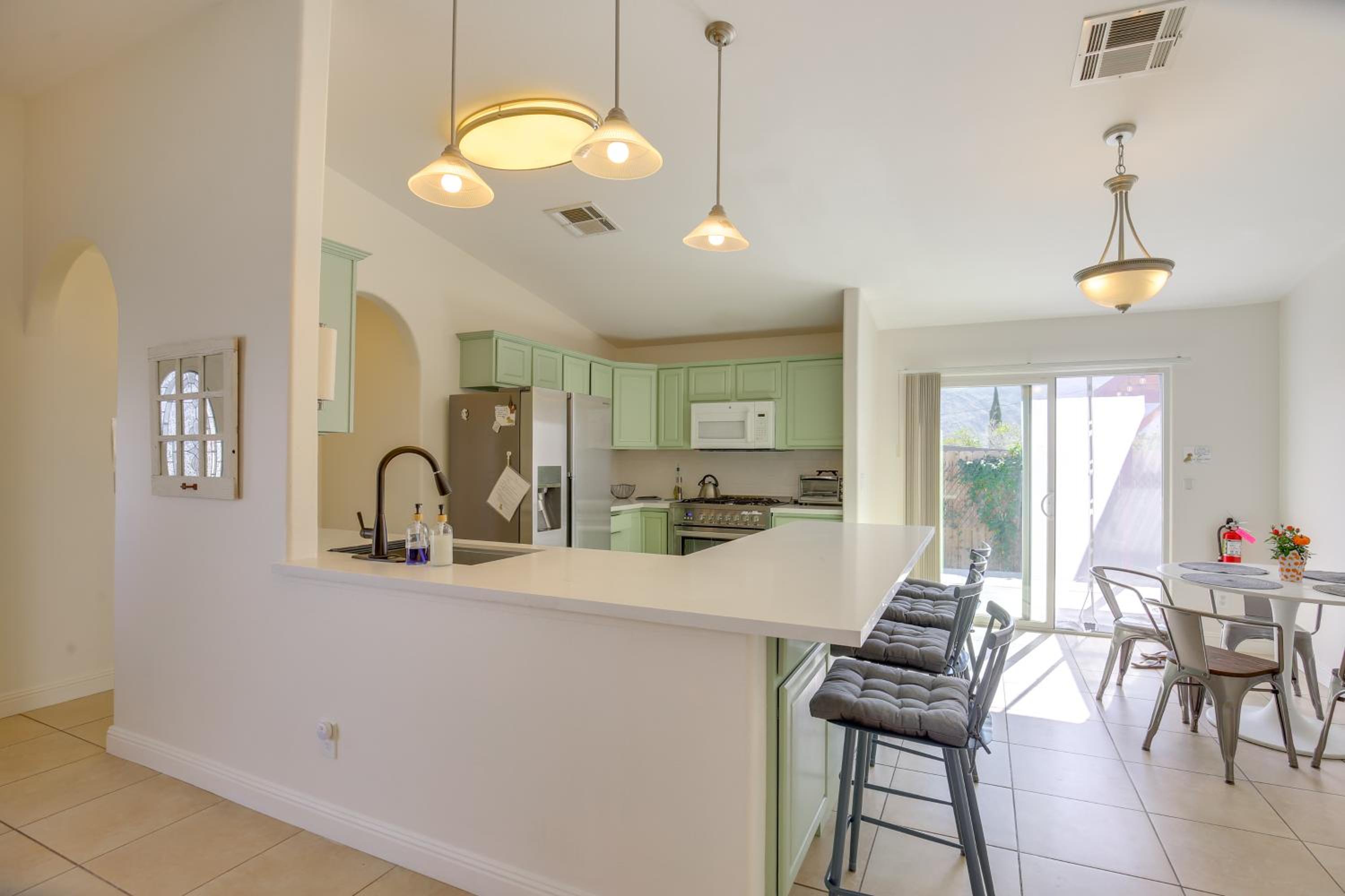 Family Home, 7 Mi to Joshua Tree National Park!