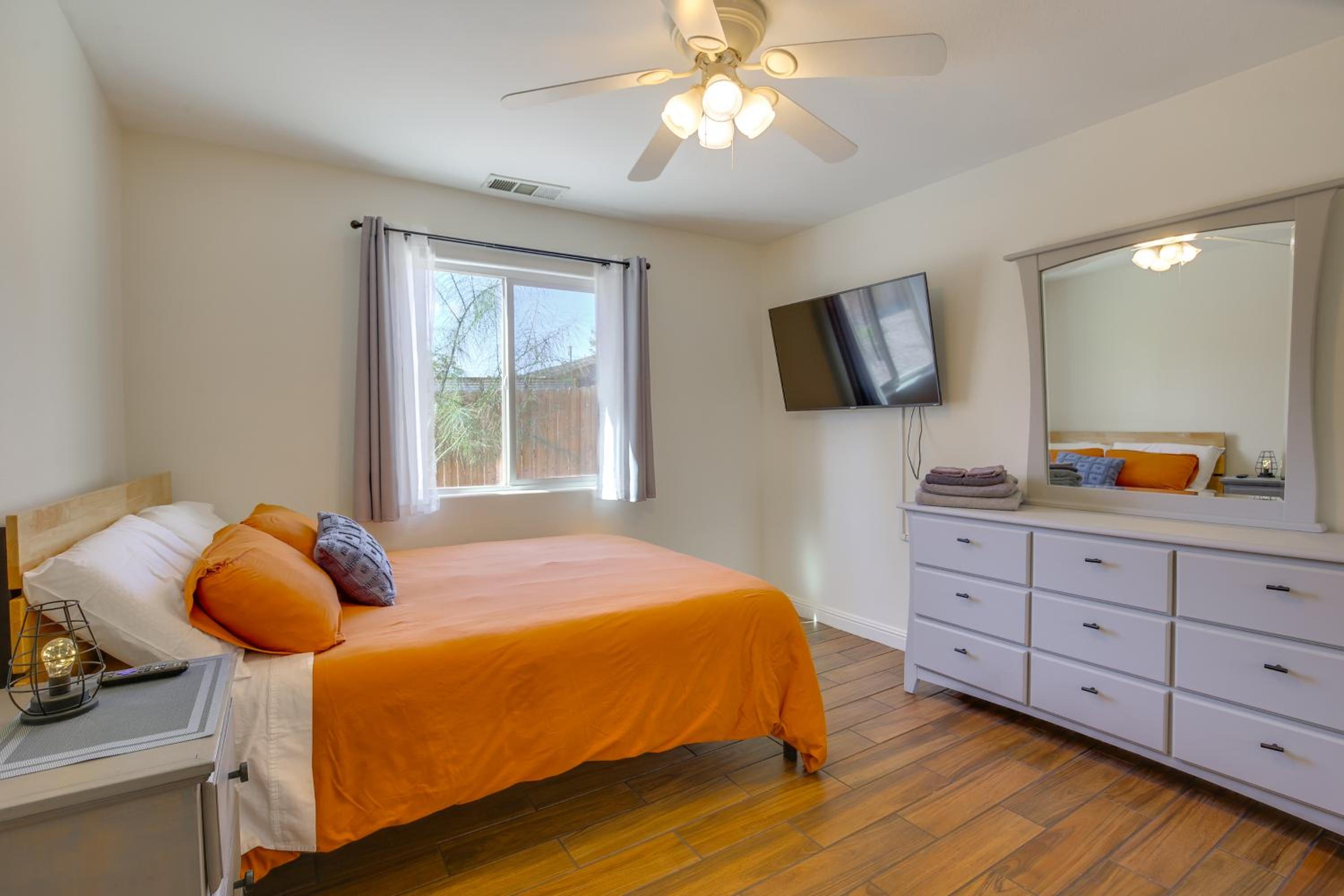 Family Home, 7 Mi to Joshua Tree National Park!