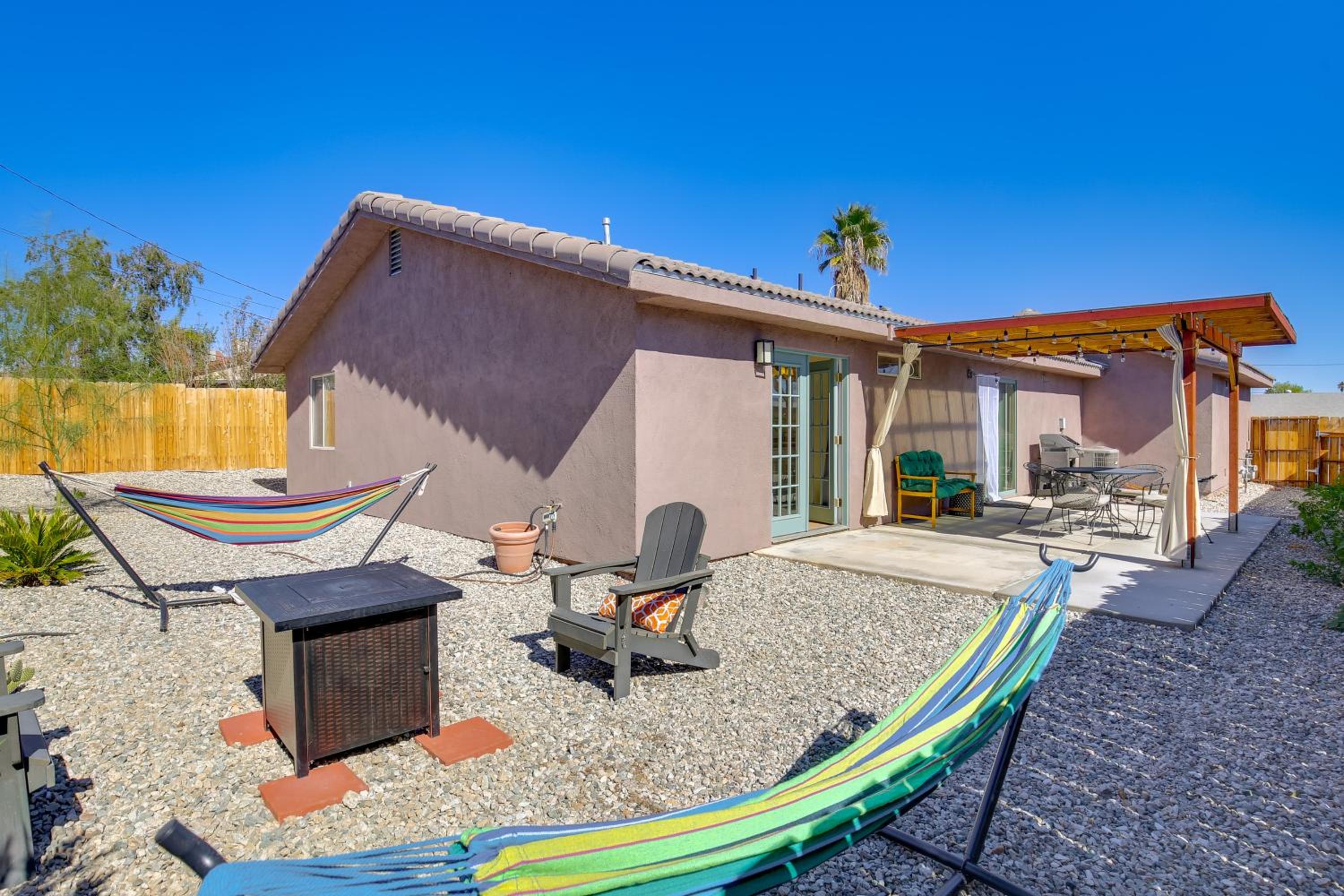 Family Home, 7 Mi to Joshua Tree National Park!