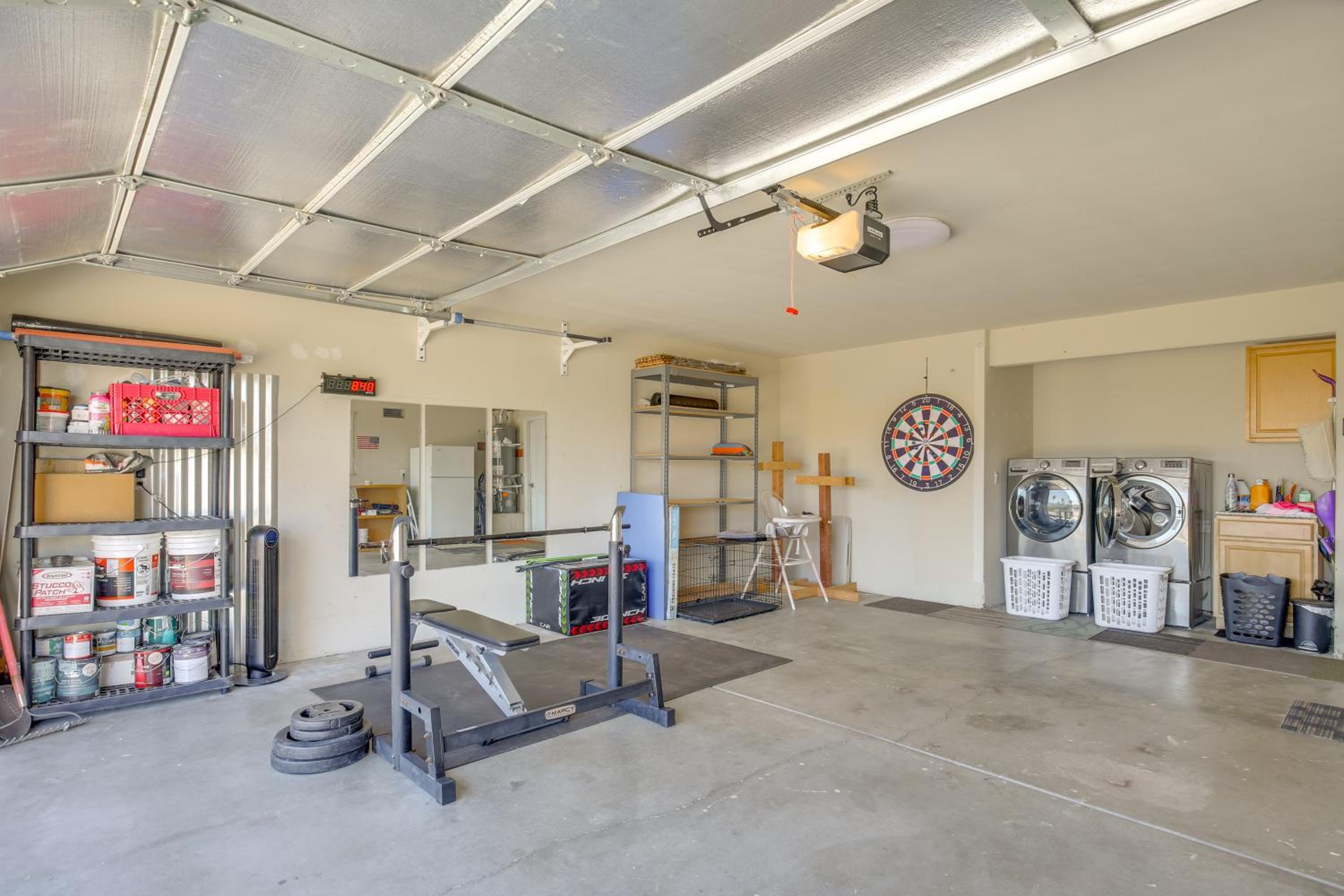 Family Home, 7 Mi to Joshua Tree National Park!