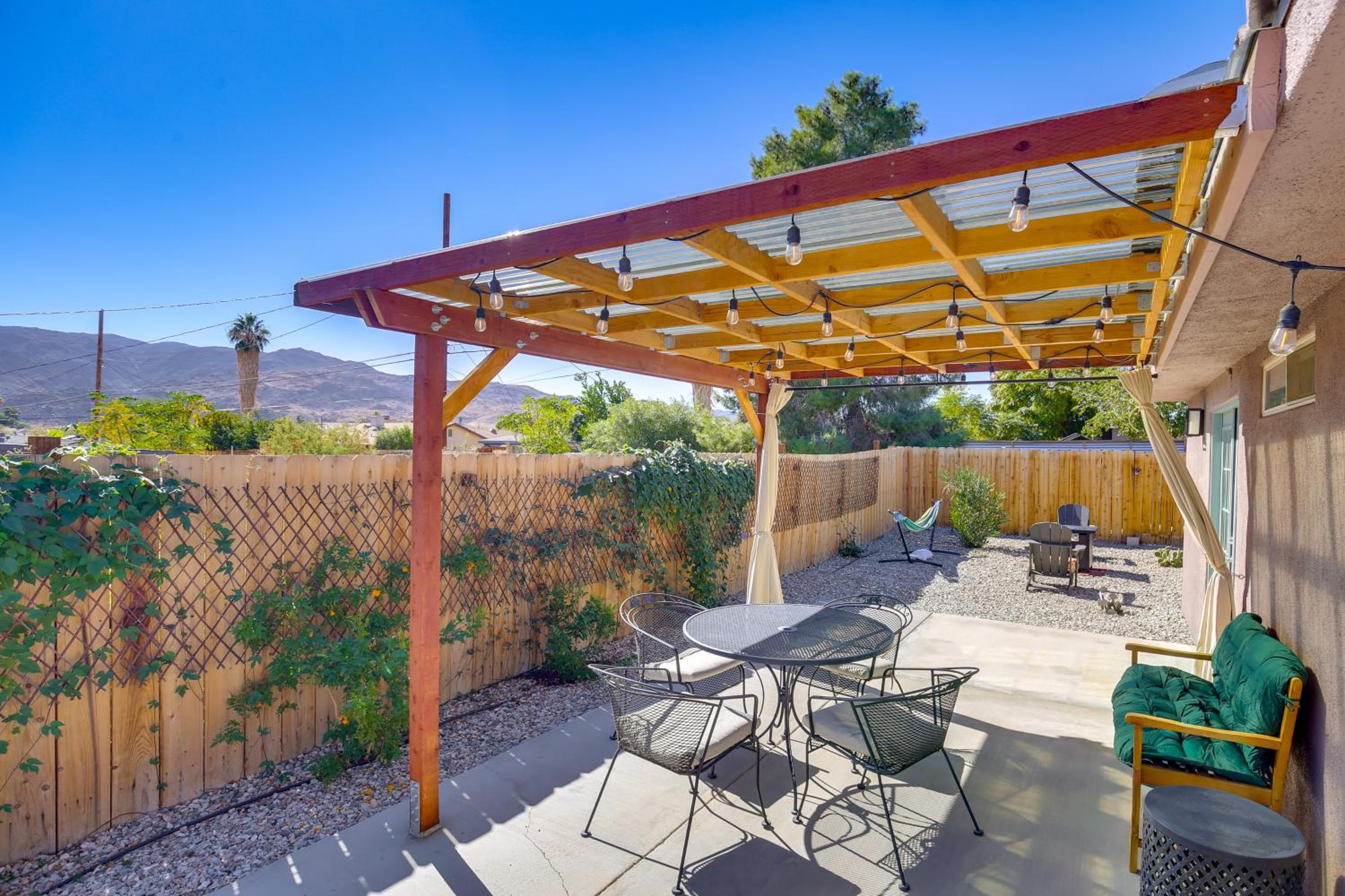 Family Home, 7 Mi to Joshua Tree National Park!