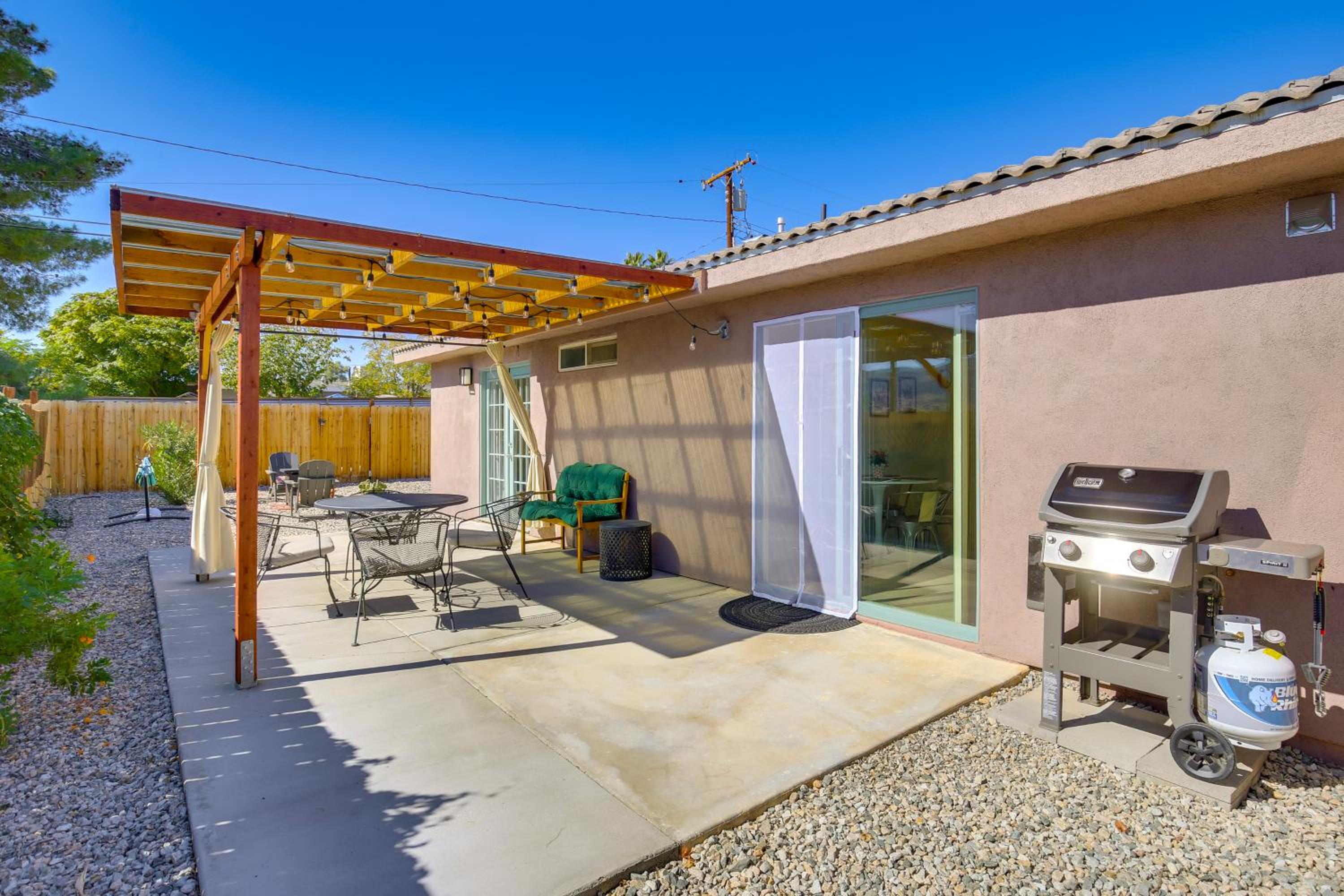 Family Home, 7 Mi to Joshua Tree National Park!