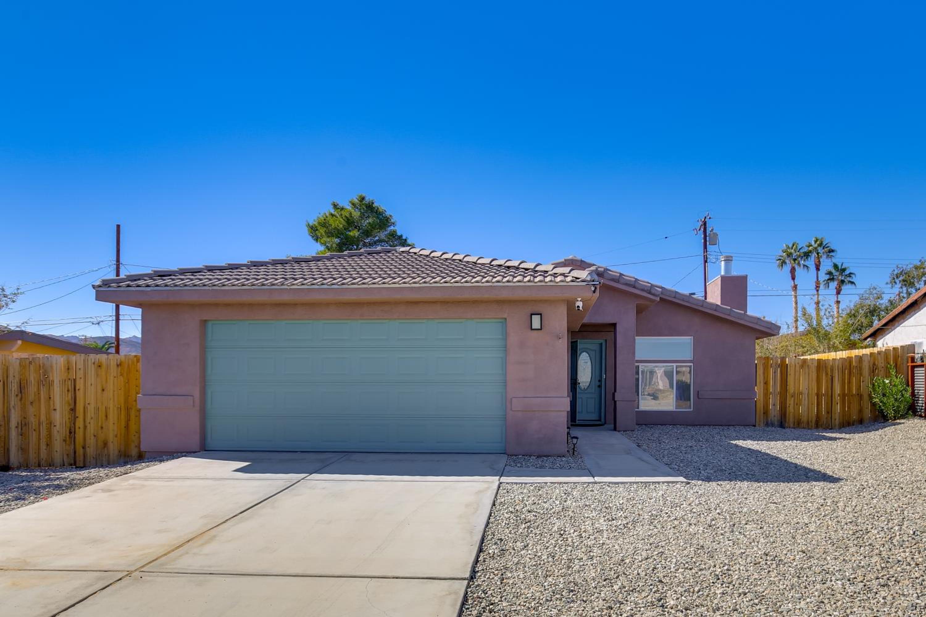 Family Home, 7 Mi to Joshua Tree National Park!