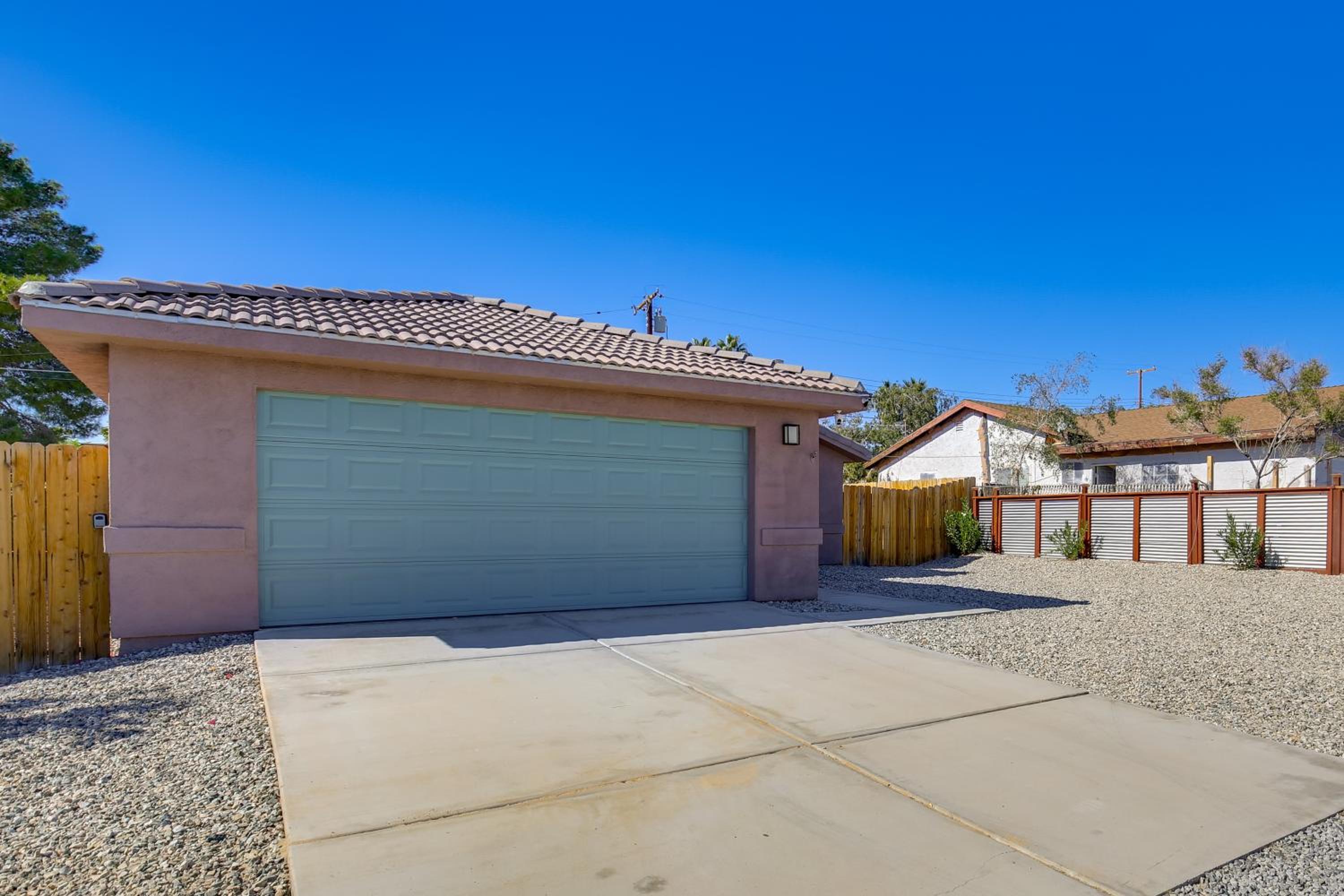 Family Home, 7 Mi to Joshua Tree National Park!
