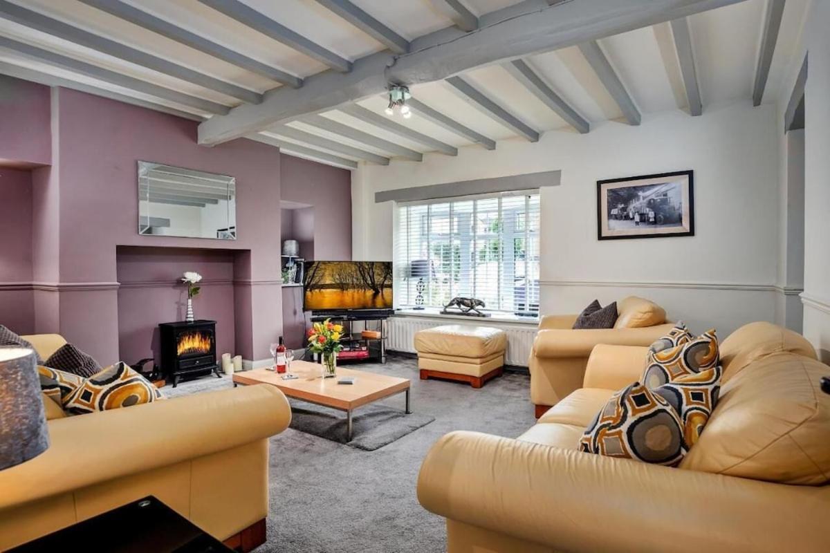 Cozy 3 Bed Cottage in Harrogate with free parking and strong wifi