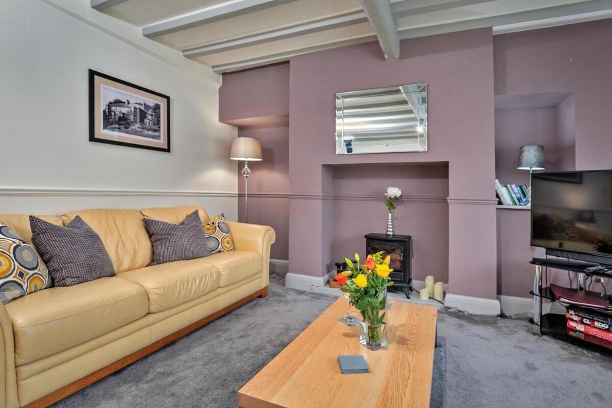 Cozy 3 Bed Cottage in Harrogate with free parking and strong wifi