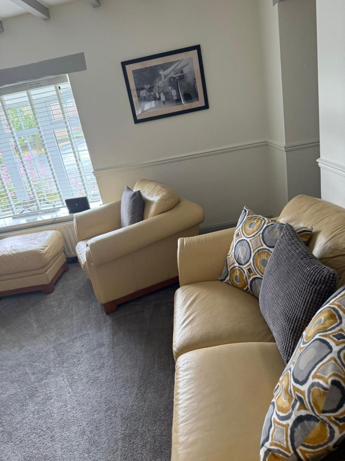 Cozy 3 Bed Cottage in Harrogate with free parking and strong wifi