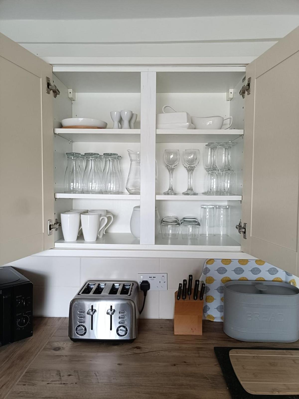 Cozy 3 Bed Cottage in Harrogate with free parking and strong wifi