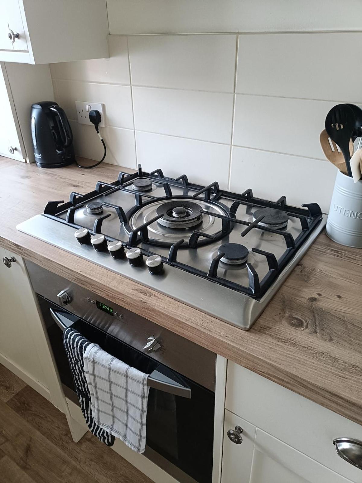 Cozy 3 Bed Cottage in Harrogate with free parking and strong wifi